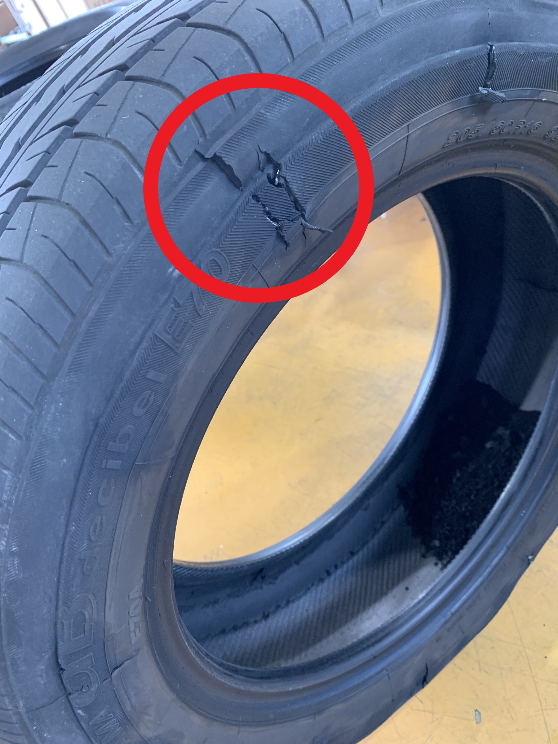 Toyota Voxy 安心 安全の為の空気圧センサー トヨタ ヴォクシー タイヤ タイヤ ホイール関連 タイヤ ホイール交換 サービス事例 タイヤ館 日進東郷 愛知県 三重県のタイヤ カー用品ショップ タイヤからはじまる トータルカーメンテナンス タイヤ館