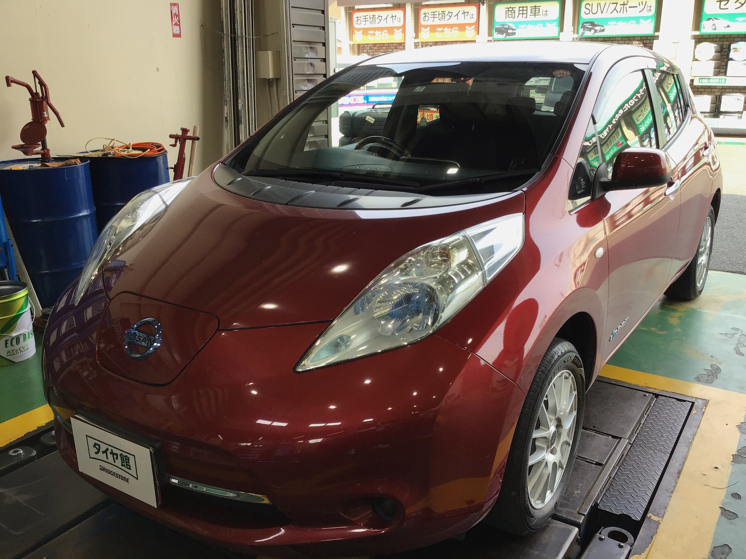 本日の作業 日産リーフ ドライブレコーダーお取り付け スタッフ日記 タイヤ館 深谷 タイヤからはじまる トータルカーメンテナンス タイヤ館グループ