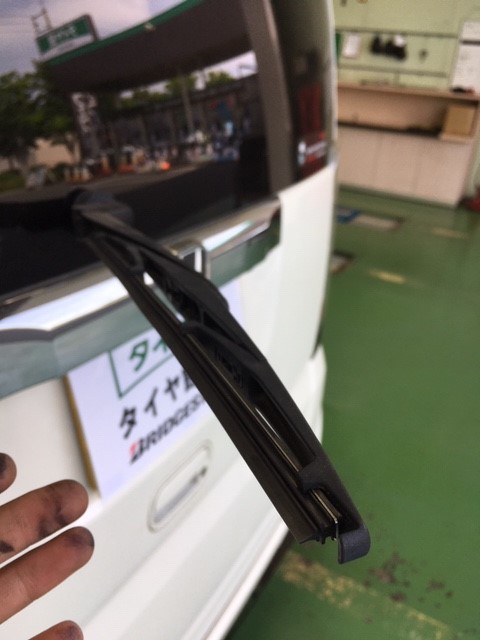 リアワイパー交換 N Box Jf1 Jf2 ホンダ N Box メンテナンス商品 パーツ取付 各種用品取付 サービス事例 タイヤ館 倉吉 タイヤからはじまる トータルカーメンテナンス タイヤ館グループ