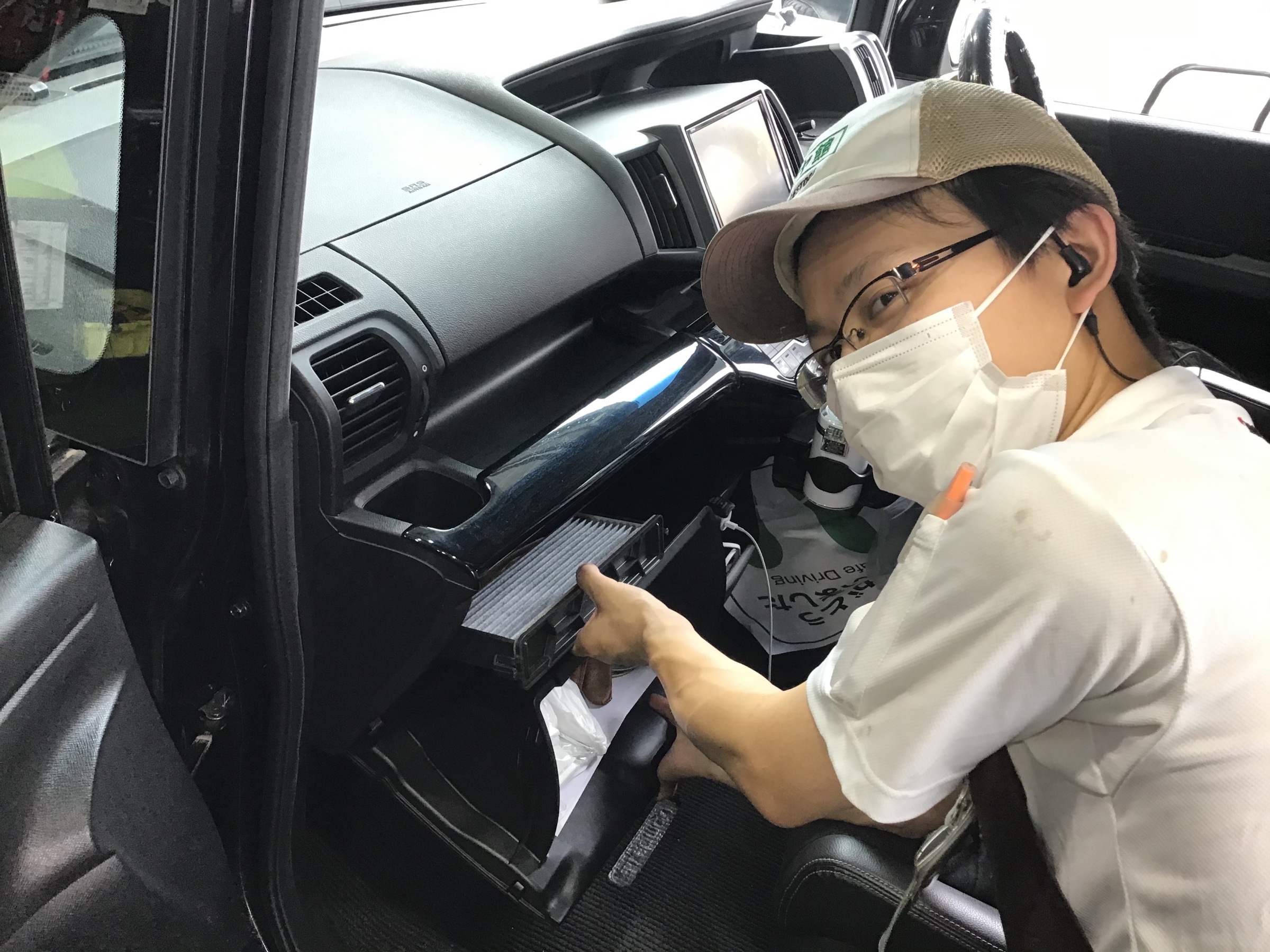 季節のオススメ エアコンフィルター交換 ホンダ ステップワゴン メンテナンス商品 サービス事例 タイヤ館 草加インター タイヤからはじまる トータルカーメンテナンス タイヤ館グループ