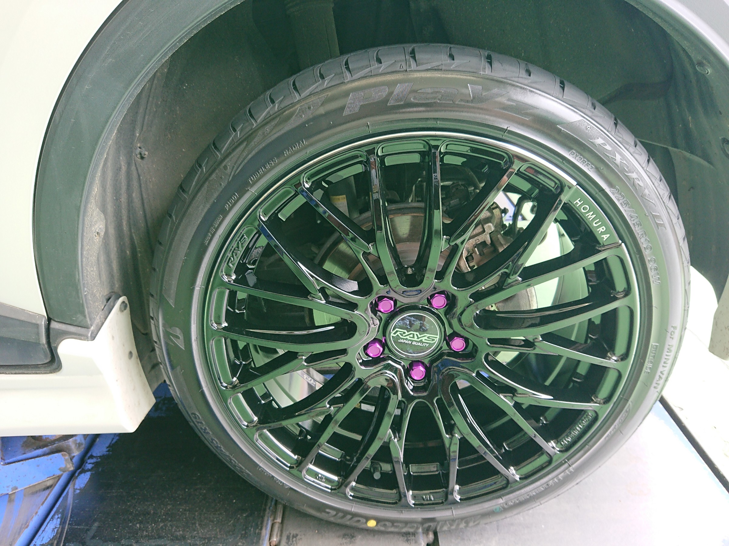 トヨタ・C-HR (ZYX10)】タイヤ・ホイール交換でご来店です