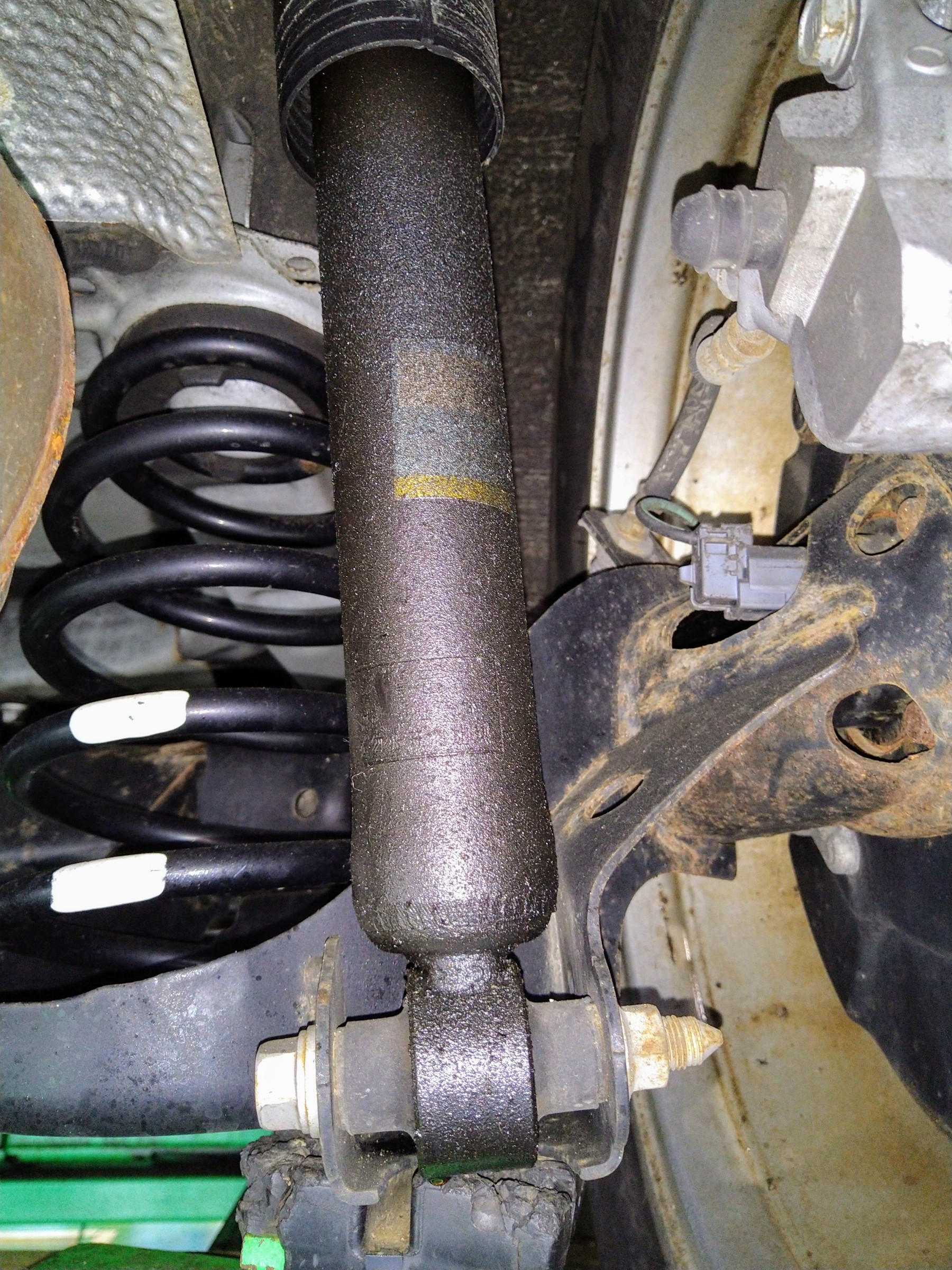 ショックアブソーバーオイル漏れ(>_<)車検通りません～(>_<)新品交換
