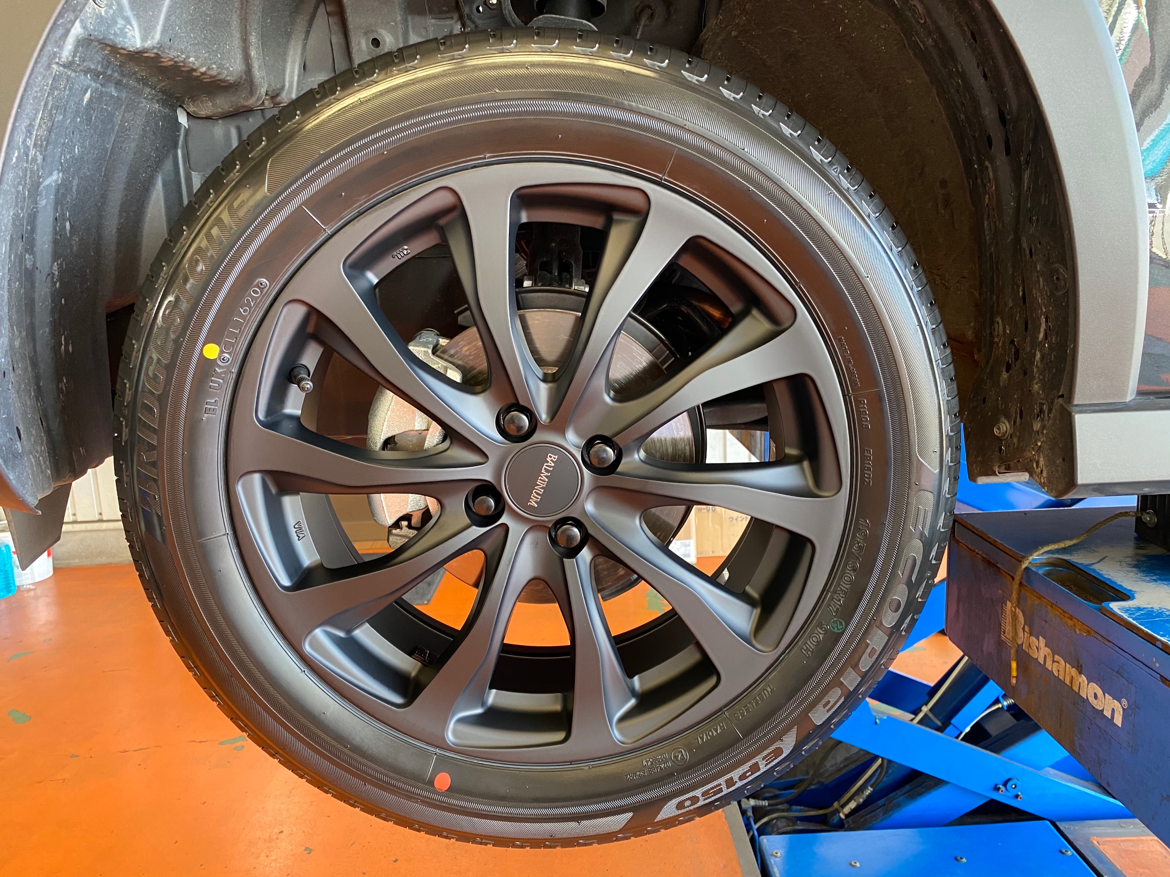 ダイハツ ロッキー タイヤ ホイール交換 アライメント調整 ダイハツ ホイール タイヤ ホイール関連 4輪トータルアライメント調整 取り付け事例 タイヤ館 南久留米 タイヤからはじまる トータルカーメンテナンス タイヤ館グループ