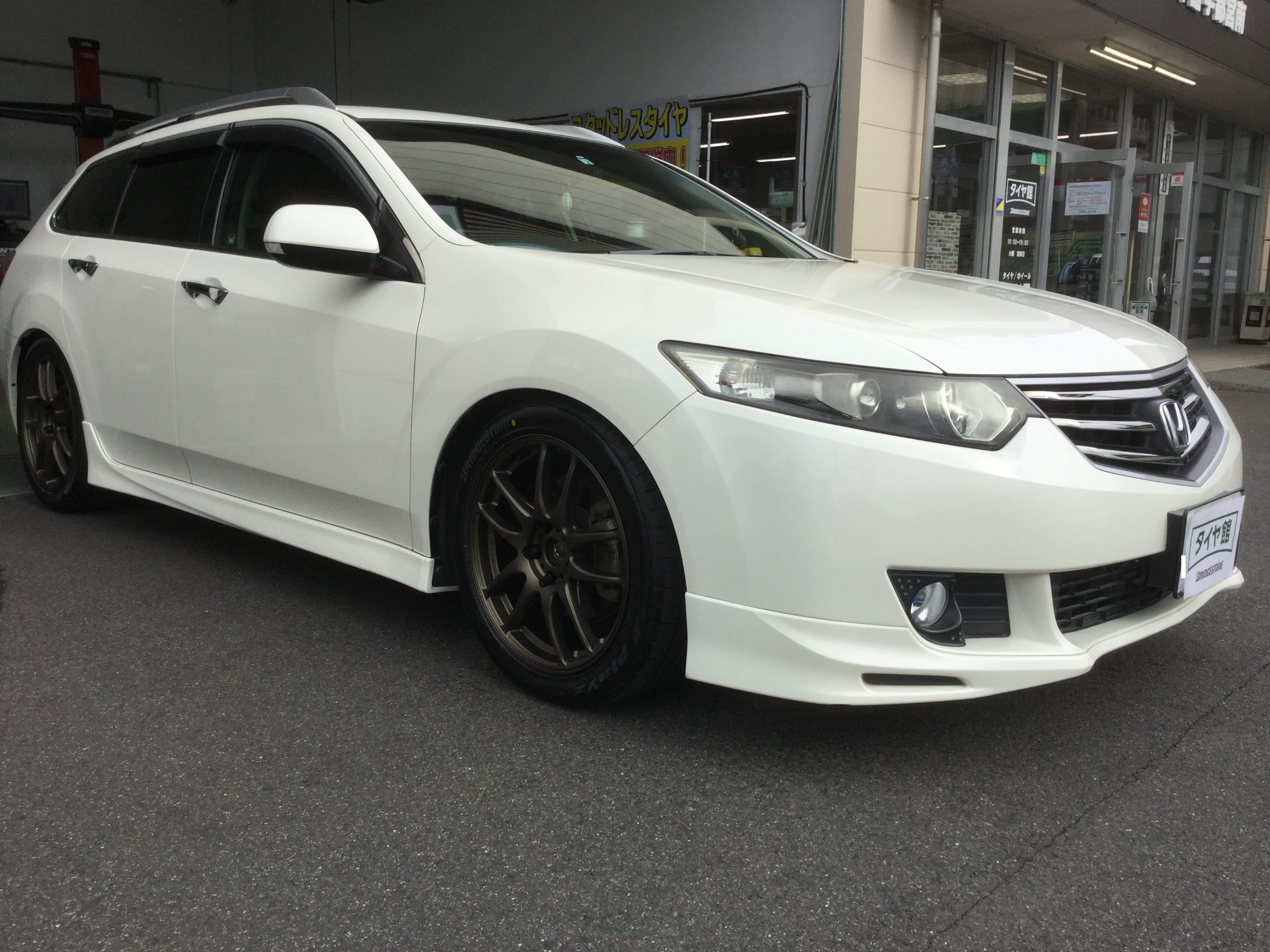 アコードツアラー タイヤ ホイールセット装着 ホンダ アコードツアラー タイヤ タイヤ ホイール関連 タイヤ ホイール交換 サービス事例 タイヤ館 宇都宮南 タイヤからはじまる トータルカーメンテナンス タイヤ館グループ