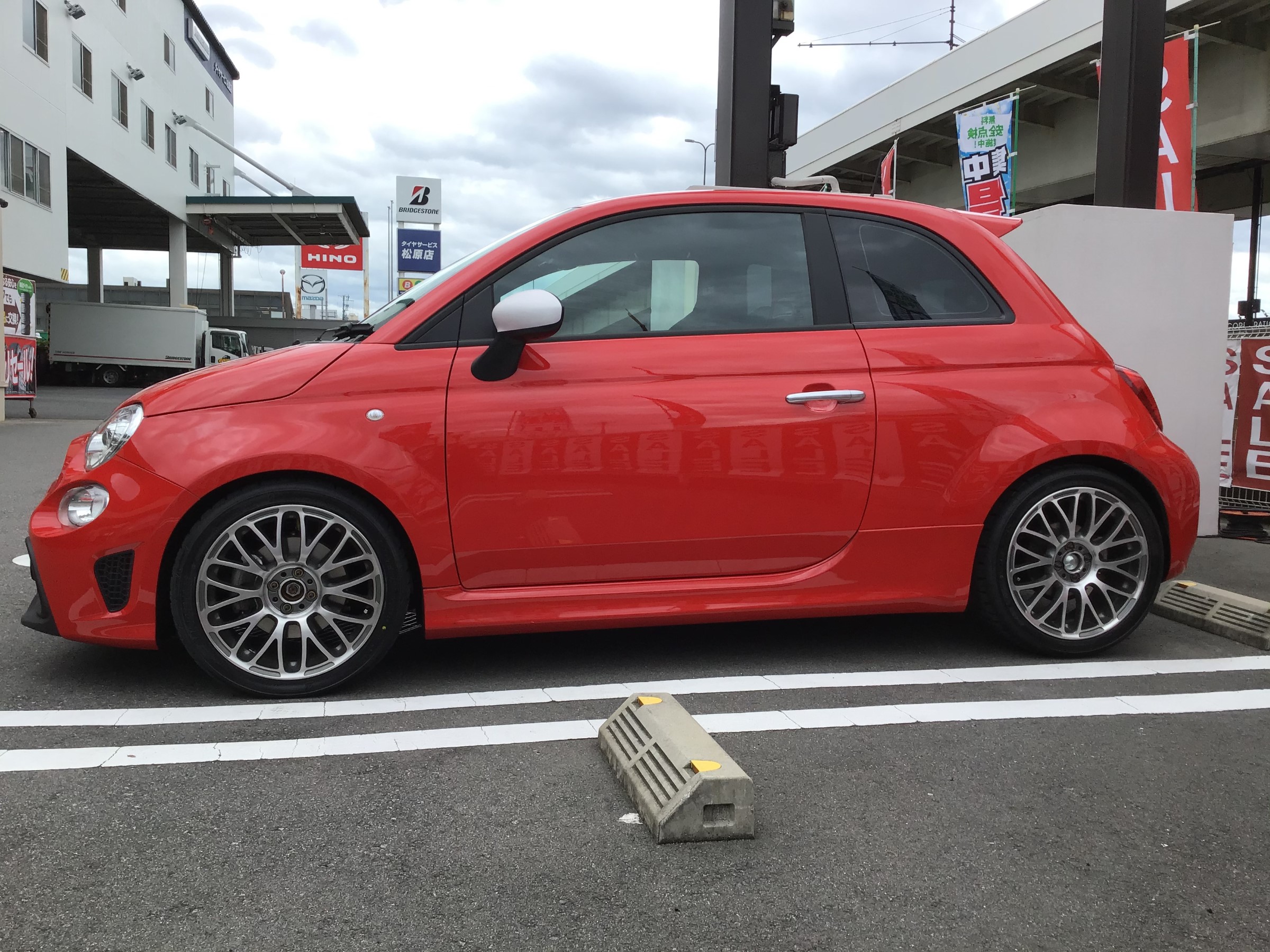 アバルト 500に車高調装着 タイヤ交換完了致しました アバルト 500c その他 パーツ取付 足回り関係取付 スタッフ日記 タイヤ館 松原 大阪府 和歌山県のタイヤからはじまる トータルカーメンテナンス タイヤ館グループ