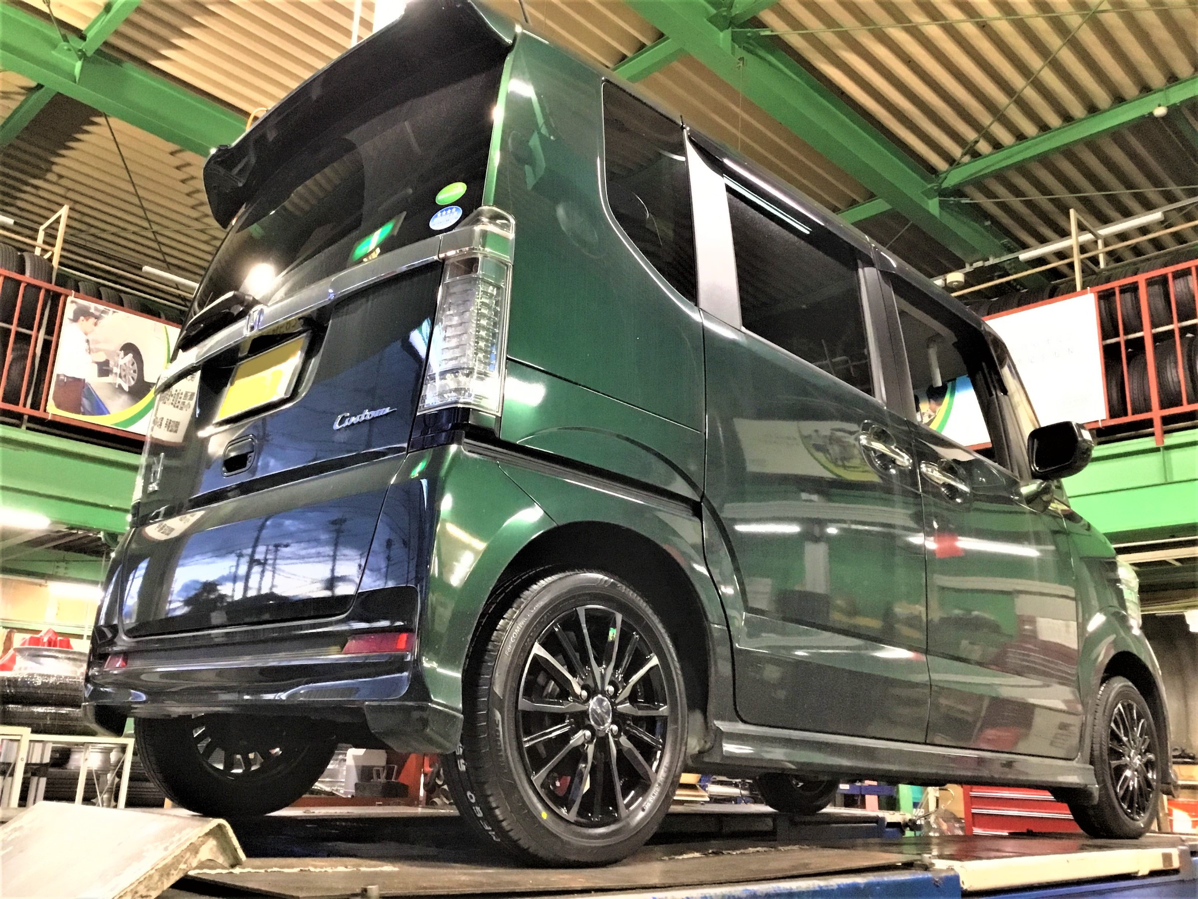JF1型N-BOXカスタム、タイヤ＆アルミホイールセット取り付け
