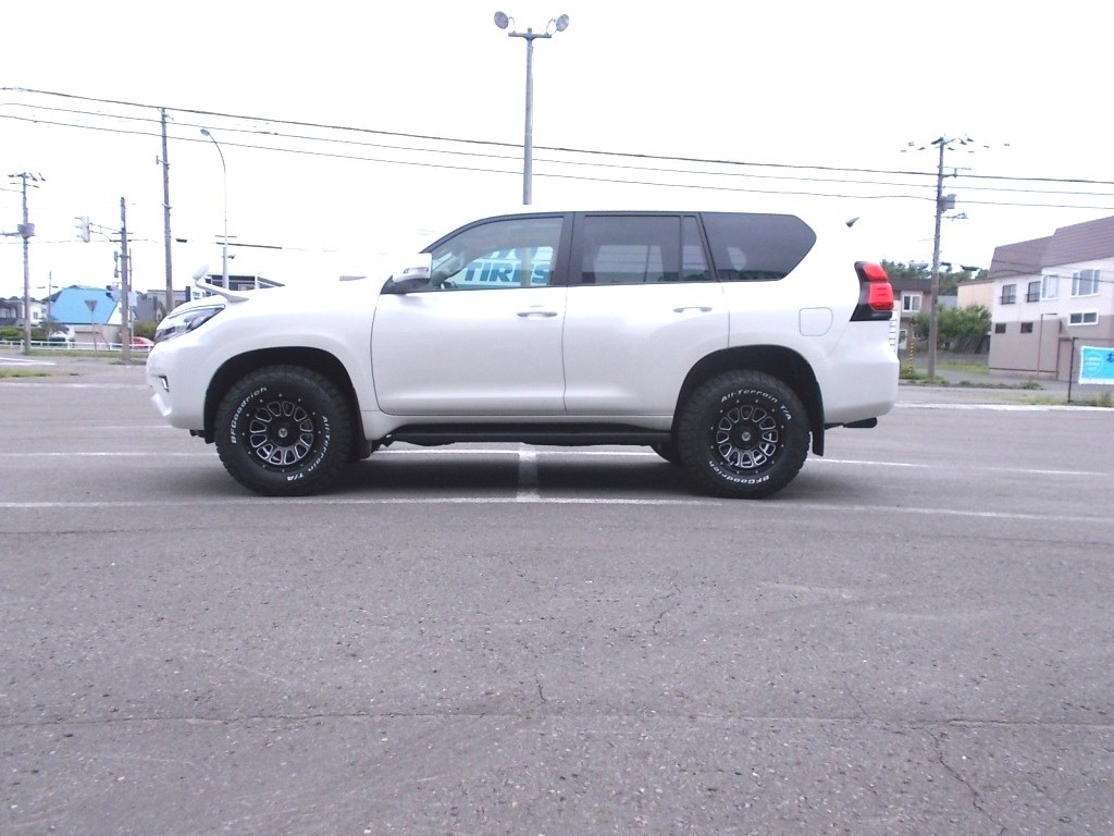 150プラドの車高上げ ジャオス トヨタ ランドクルーザー プラド サービス事例 タイヤ館 千歳 タイヤからはじまる トータルカーメンテナンス タイヤ館グループ