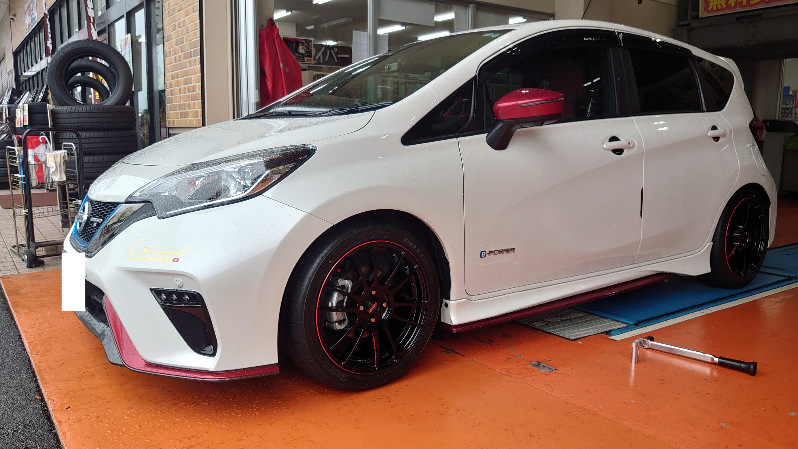 日産 NOTEnismo e-POWER(E12) タイヤホイール交換 RAYS gram LIGHTS