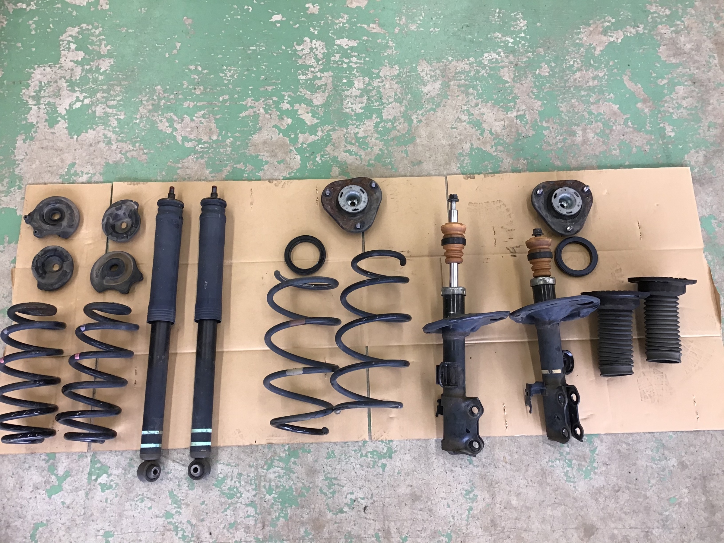 エスティマ サスペンション交換で走りリフレッシュ サービス事例 タイヤ館 ｇｐ新潟横越 新潟県のタイヤ カー用品ショップ タイヤからはじまる トータルカーメンテナンス タイヤ館グループ