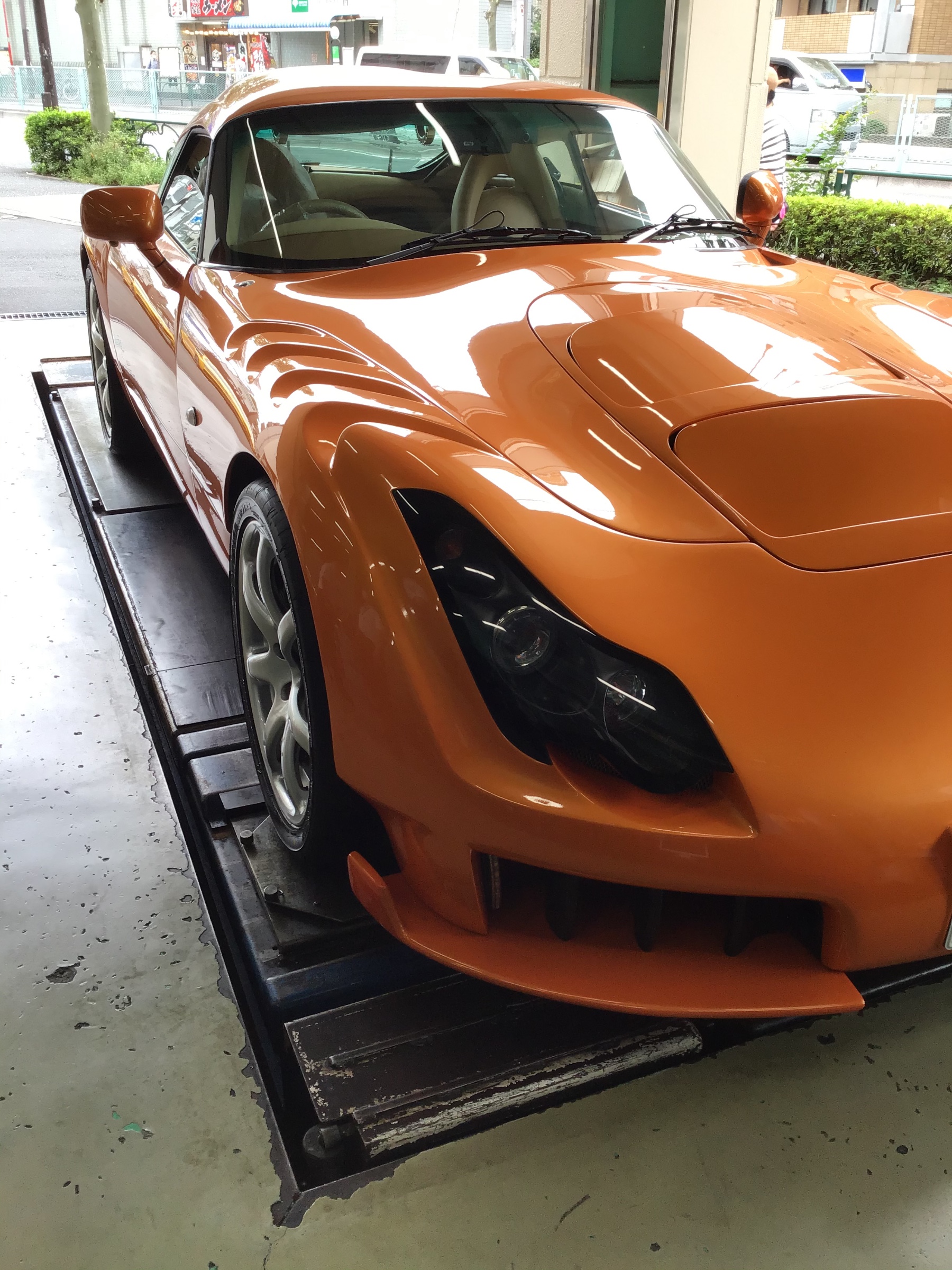 Tvr サガリス タイヤ交換 タイヤ タイヤ ホイール関連 タイヤ ホイール交換 サービス事例 タイヤ館 目白 東京都のタイヤ カー用品ショップ タイヤからはじまる トータルカーメンテナンス タイヤ館グループ