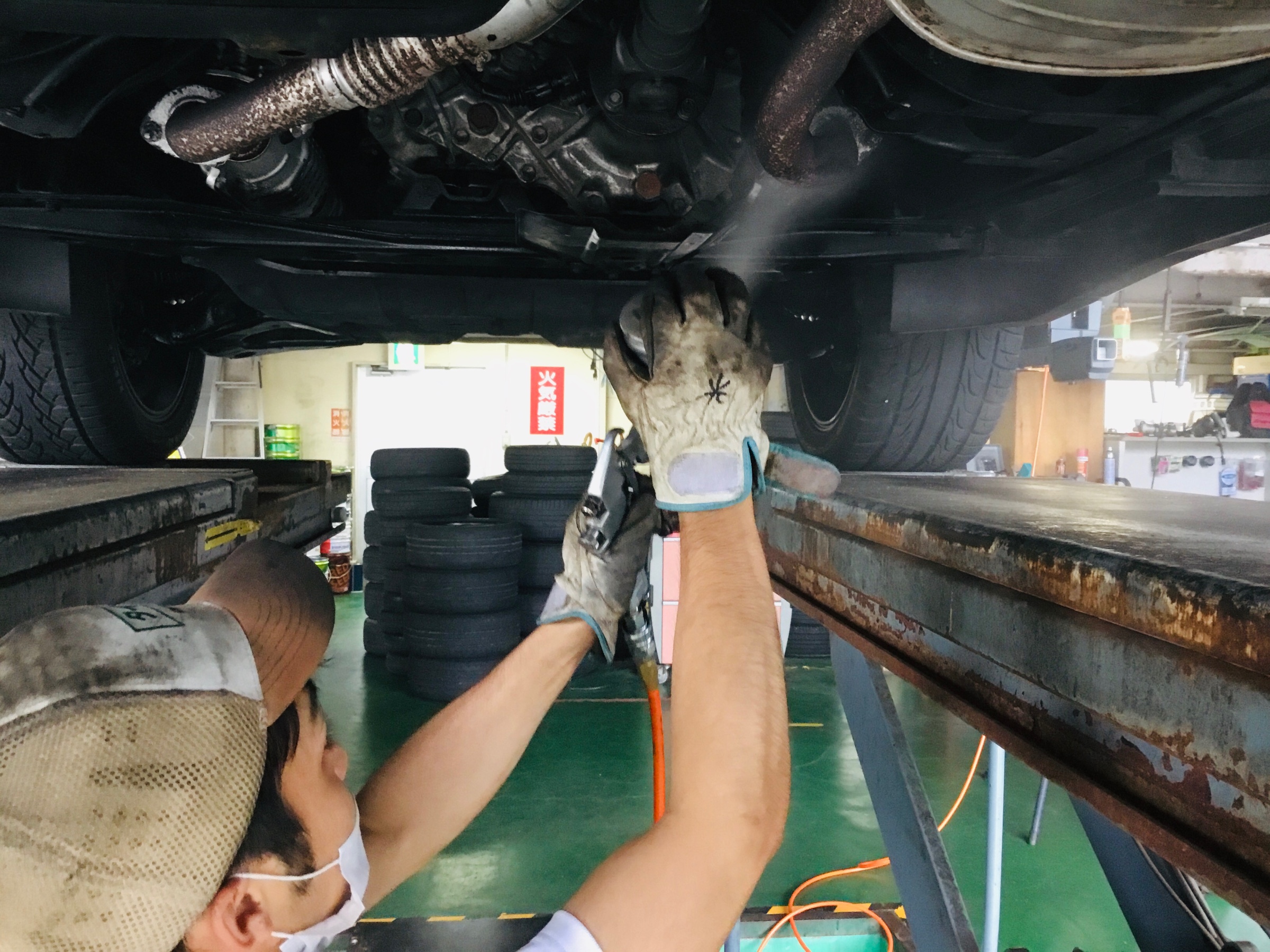 防錆 下廻り サビ マフラー アンダーコーティング トヨタ ランドクルーザー プラド スタッフ日記 タイヤ館 秋田 秋田県のタイヤ カー用品ショップ タイヤからはじまる トータルカーメンテナンス タイヤ館グループ