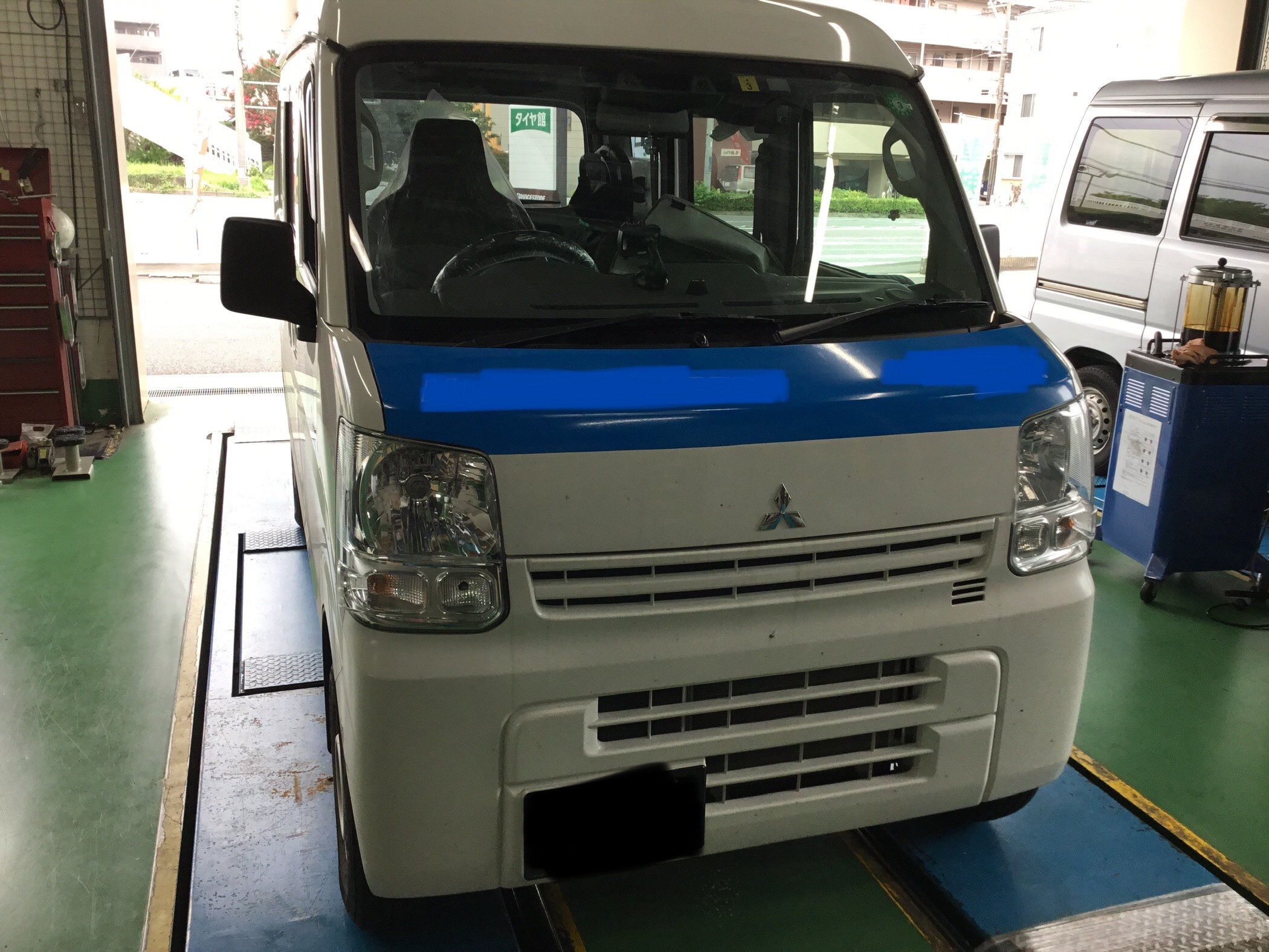 ミニキャブのオイル交換 三菱 ミニキャブ メンテナンス商品 オイル関連 エンジンオイル交換 サービス事例 タイヤ館 磯子 神奈川県のタイヤ カー用品ショップ タイヤからはじまる トータルカーメンテナンス タイヤ館グループ