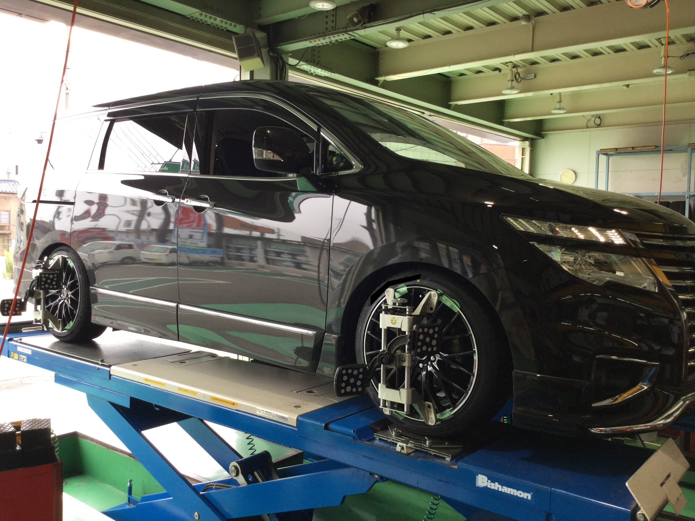 エルグランド（E52)タイヤ＆ホイールセット交換 | 日産 エルグランド