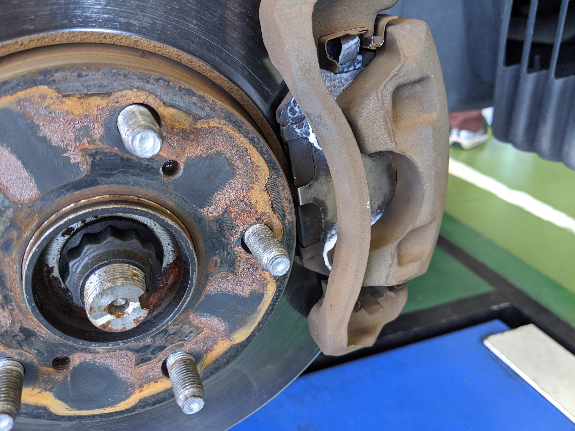 トヨタ アイシス Anm10 車検整備 トヨタ アイシス その他 その他 車検 サービス事例 タイヤ館 うしく上柏田 茨城県のタイヤ カー用品ショップ タイヤからはじまる トータルカーメンテナンス タイヤ館グループ