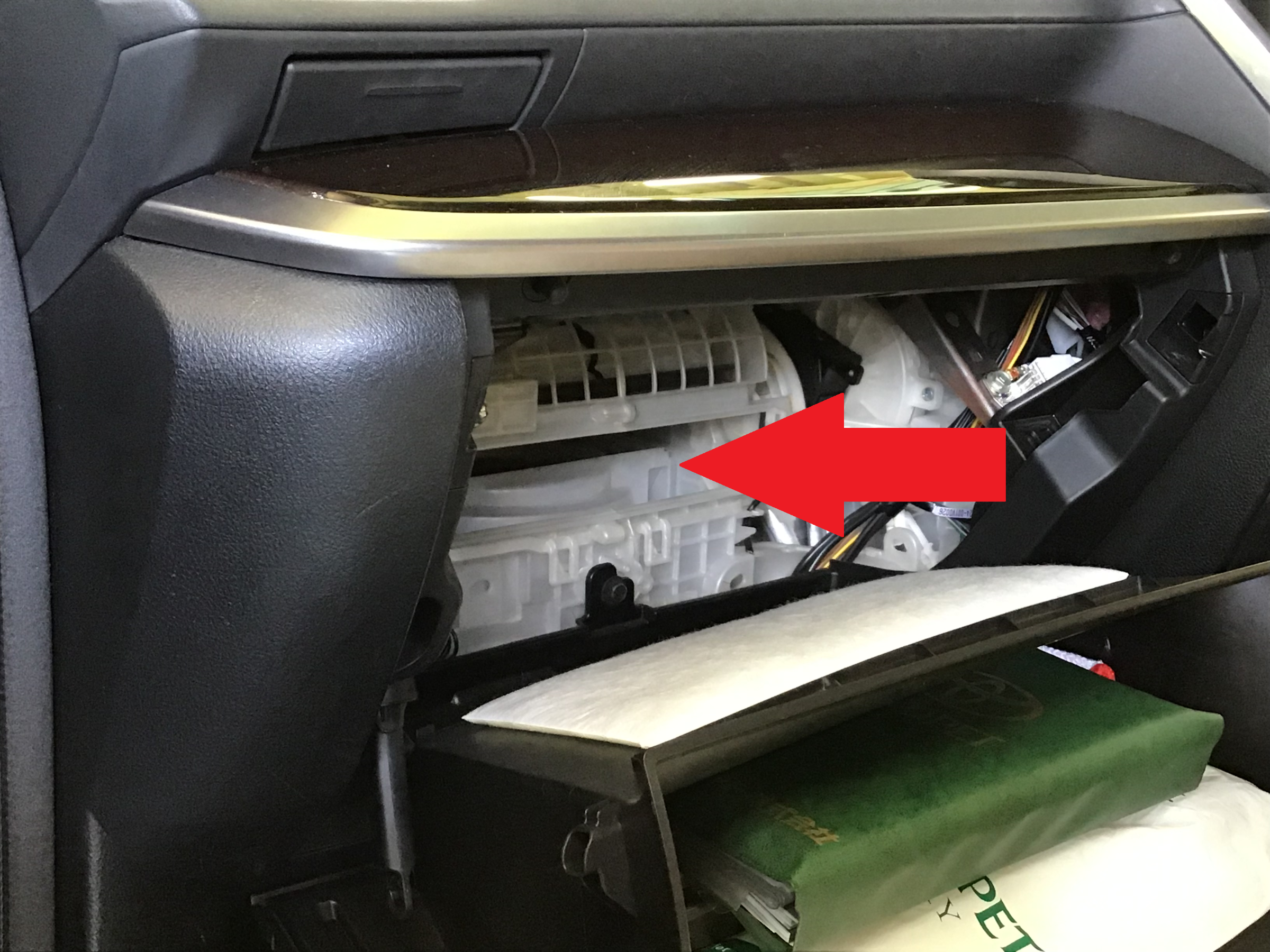 30アルファード エアコンフィルター交換 サービス事例 タイヤ館 グリーンピットつくば研究学園 茨城県のタイヤ カー用品ショップ タイヤからはじまる トータルカーメンテナンス タイヤ館グループ