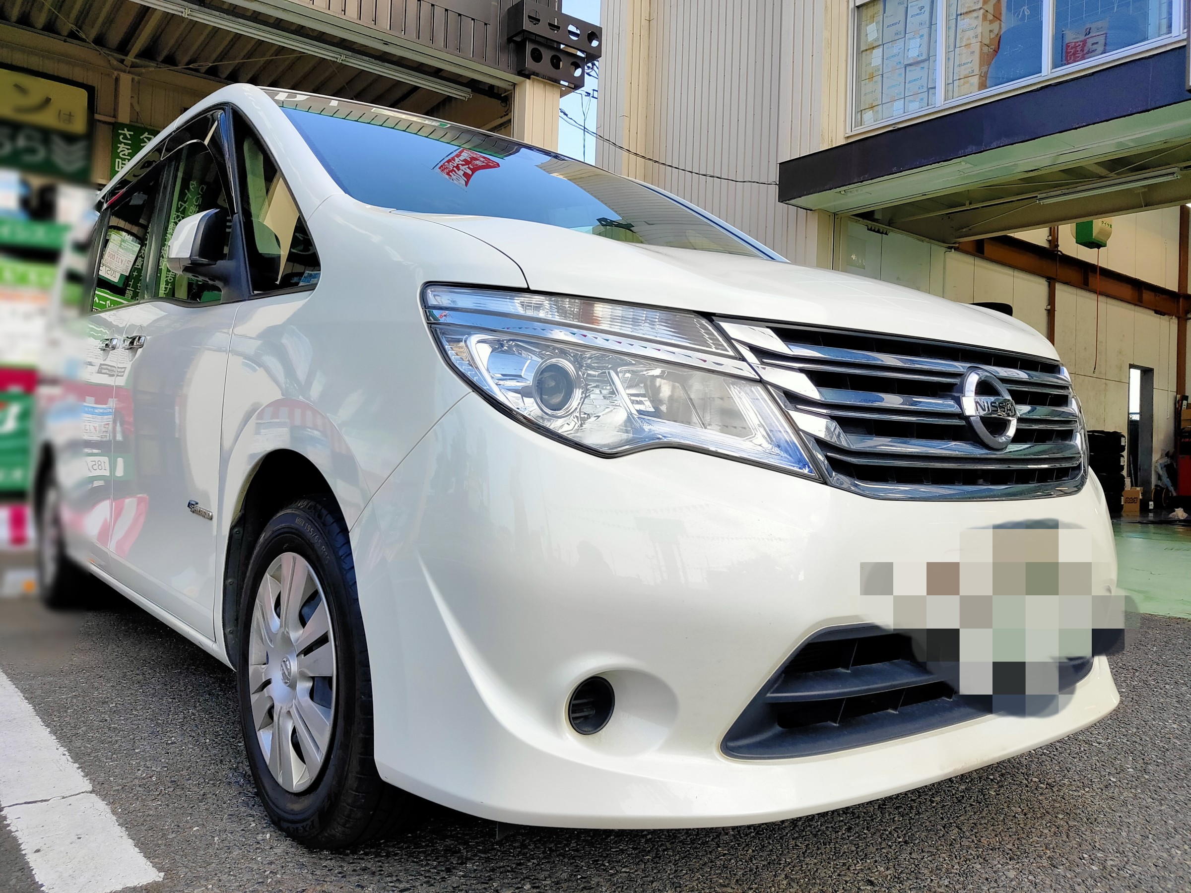 日産 セレナ C26 オイル交換を行いました 日産 セレナ メンテナンス商品 オイル関連 エンジンオイル交換 サービス事例 タイヤ館 阿見 茨城県のタイヤ カー用品ショップ タイヤからはじまる トータルカーメンテナンス タイヤ館グループ