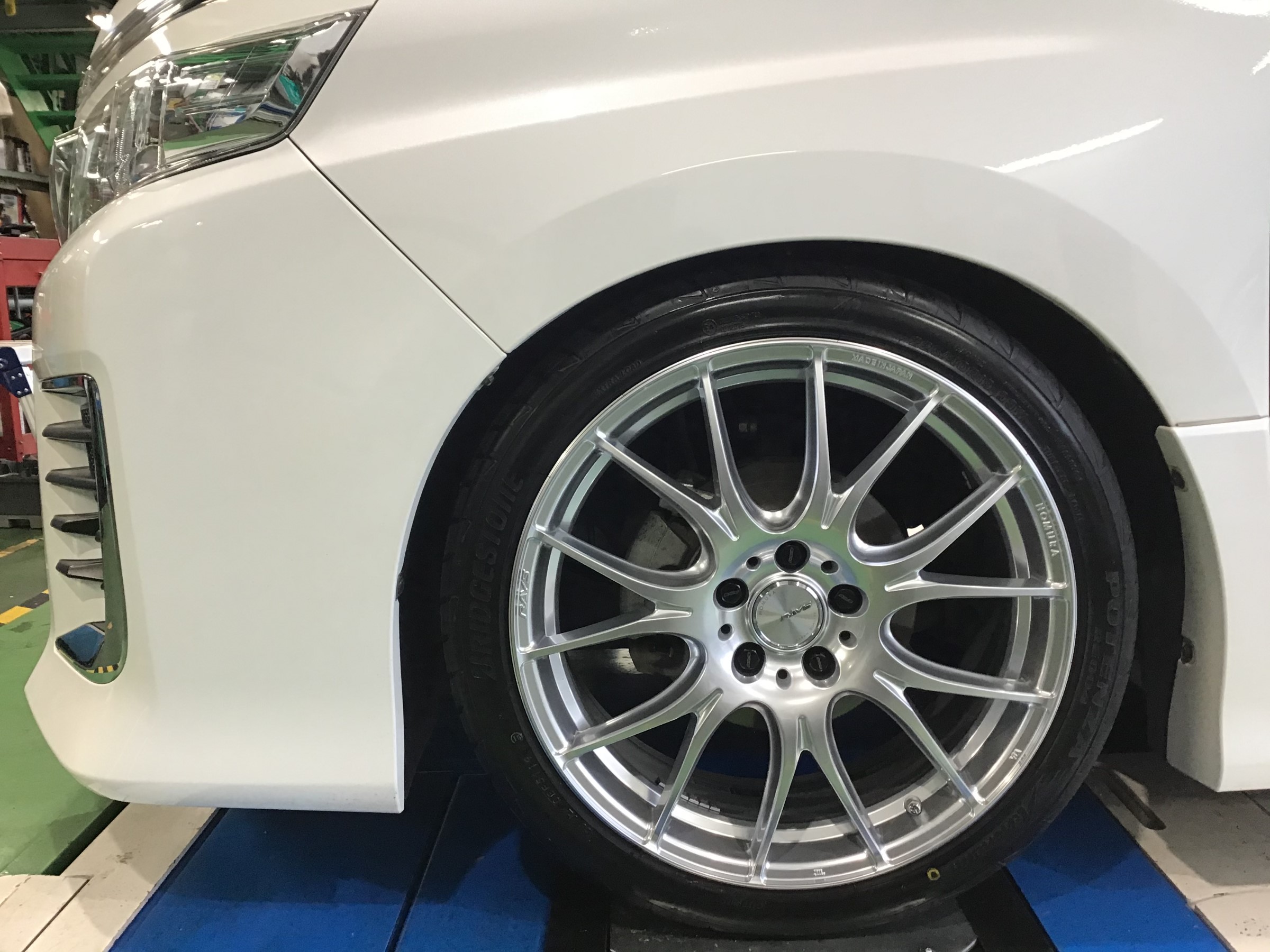 80 VOXY POTENZA x RAYS タイヤ・ホイールセット取り付け | 店舗