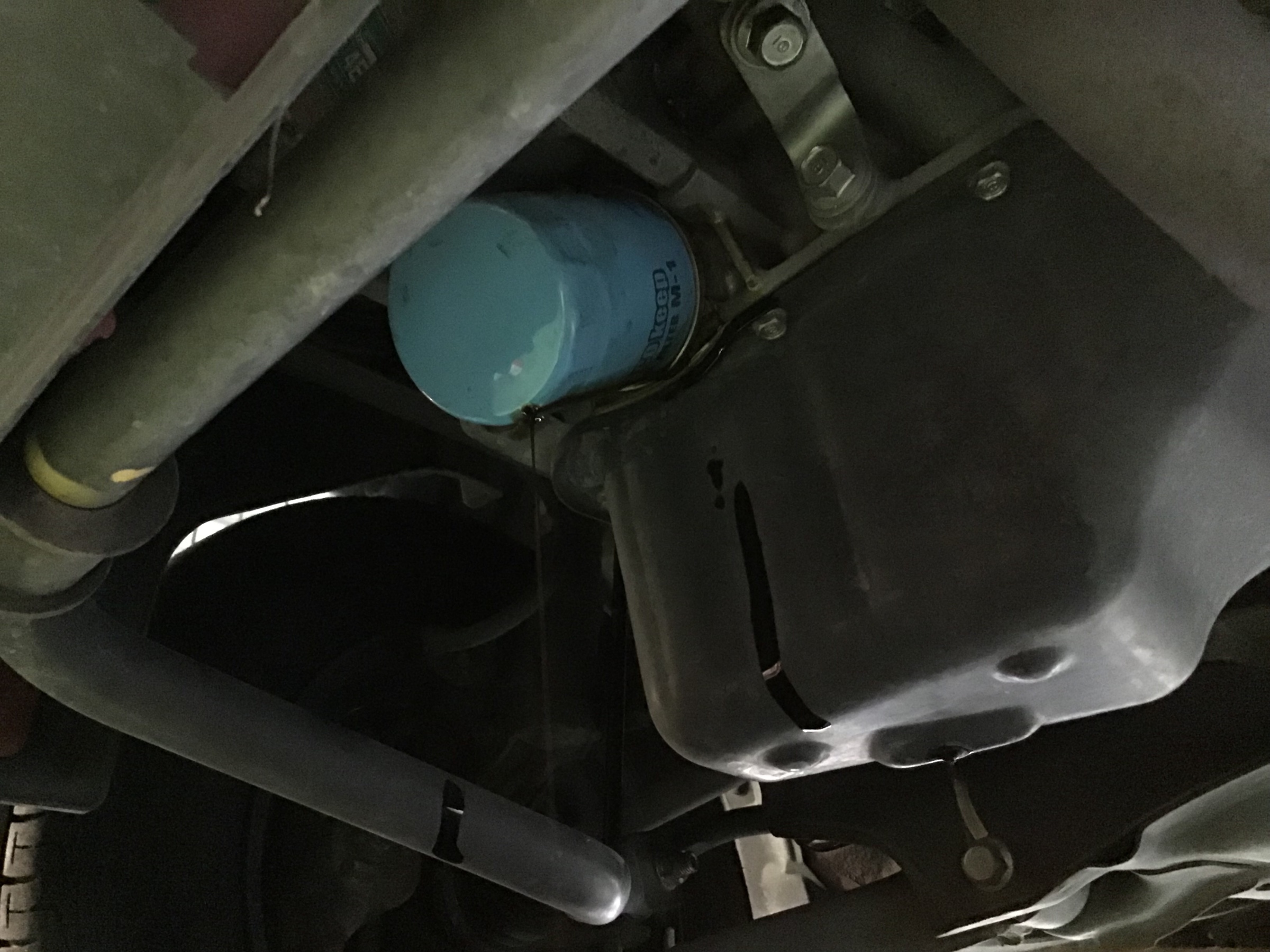 ライフ オイル フィルター交換 ホンダ ライフ メンテナンス商品 オイル関連 エンジンオイル交換 作業紹介 タイヤ館 ２４６さぎぬま 神奈川県のタイヤ カー用品ショップ タイヤからはじまる トータルカーメンテナンス タイヤ館グループ
