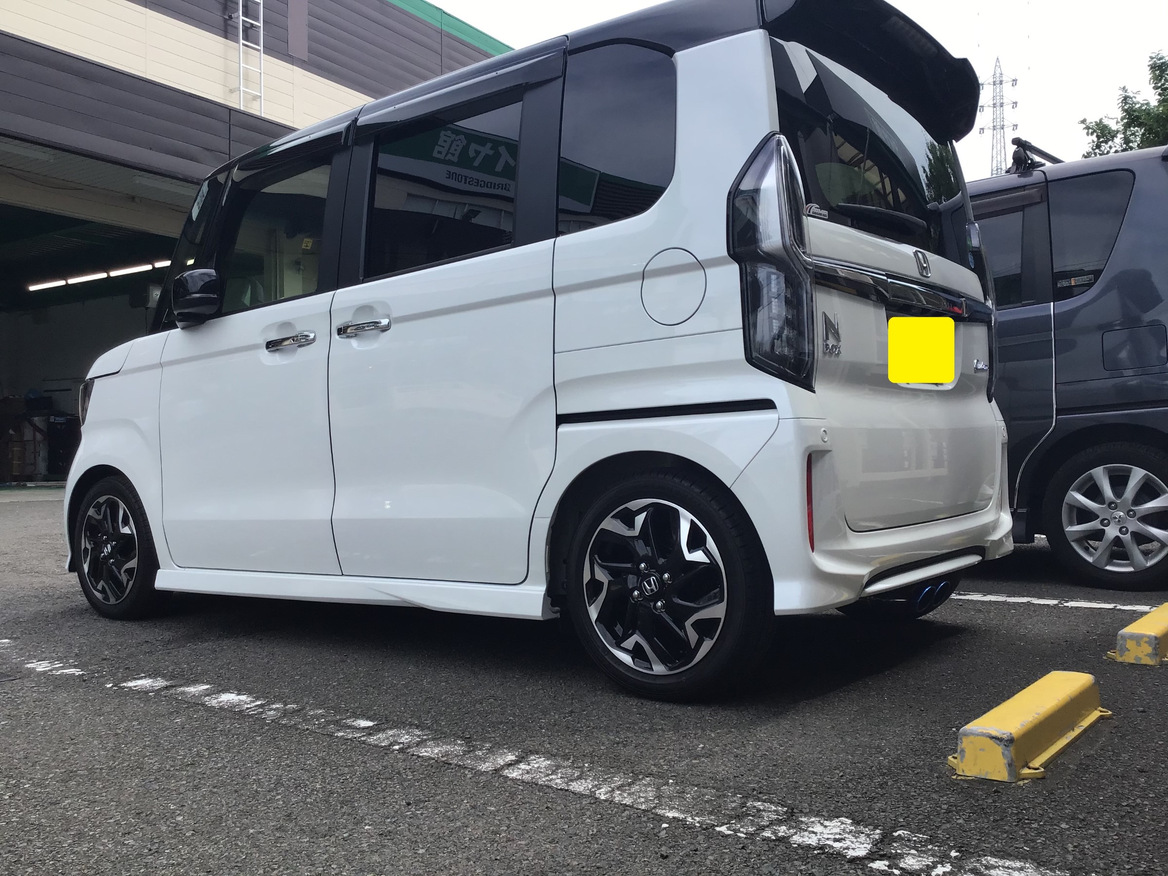 N Boxカスタム Jf3 マフラー交換 車高調取り付けからの ホンダ N Boxカスタム その他 パーツ取付 マフラー類メーター類取付 サービス事例 タイヤ館 大船 神奈川県のタイヤ カー用品ショップ タイヤからはじまる トータルカーメンテナンス タイヤ館グループ