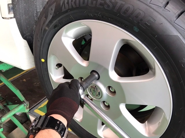 ニッサン セレナ（C25）のタイヤ交換をしました♫ | 日産 セレナ