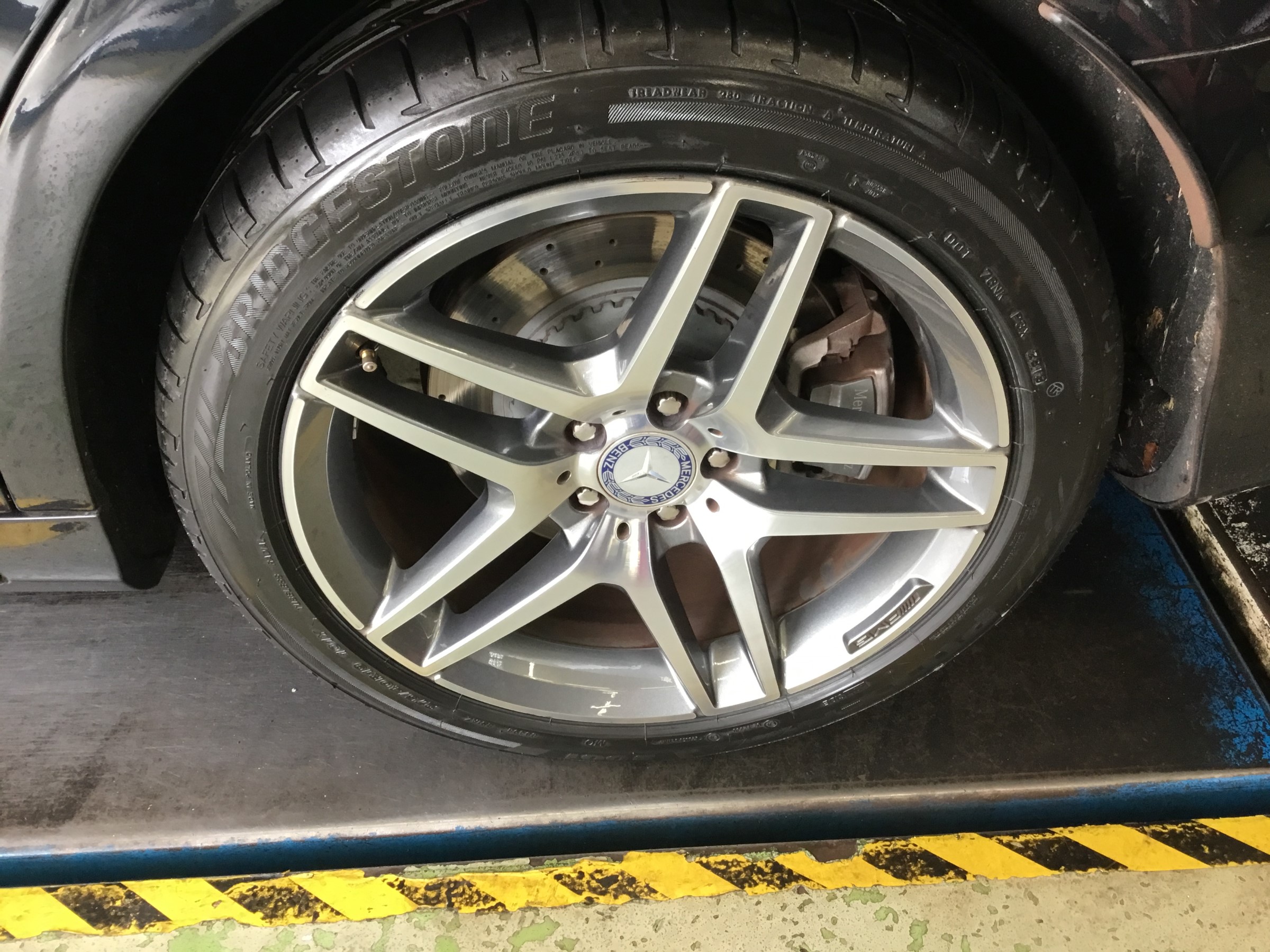 メルセデス・ベンツ Sクラス（W222型）タイヤ交換 | メルセデス
