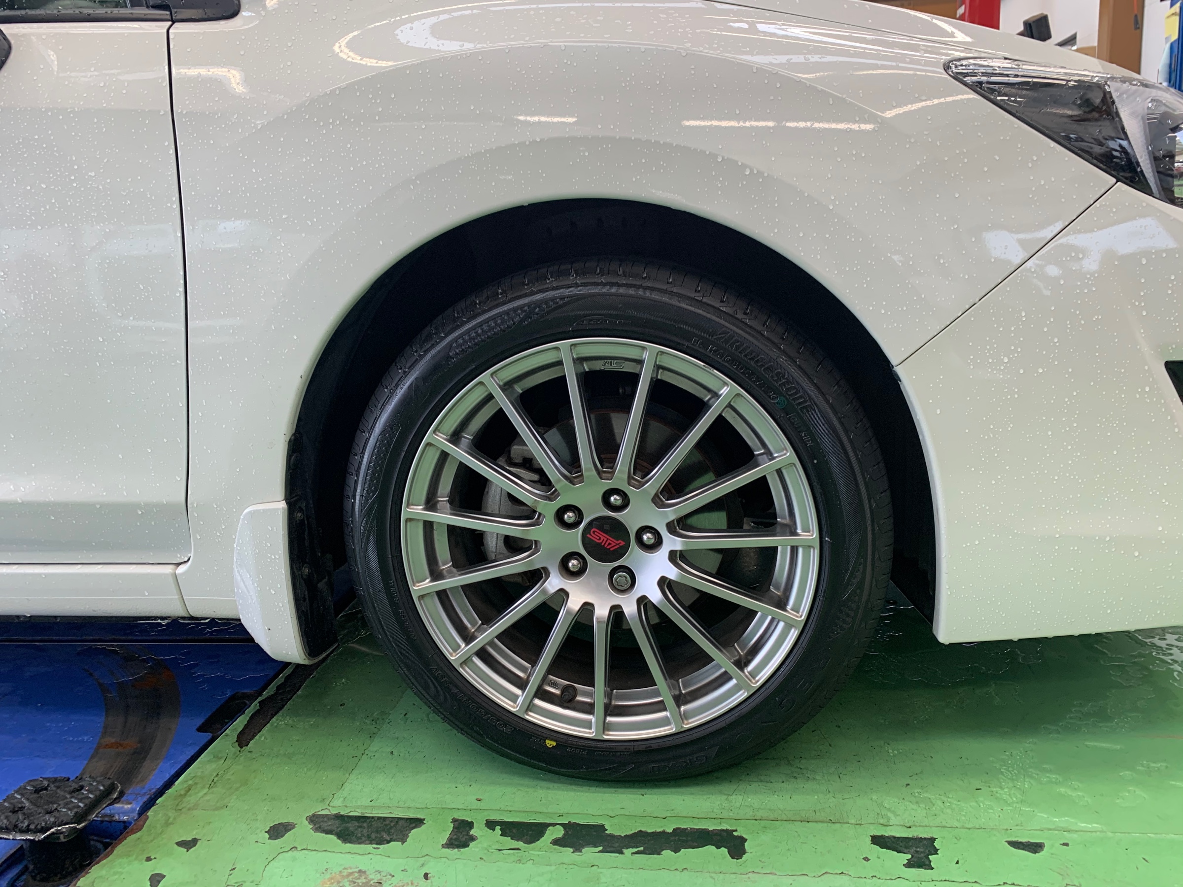 スバル GP7 インプレッサ】タイヤ交換の紹介です | スバル