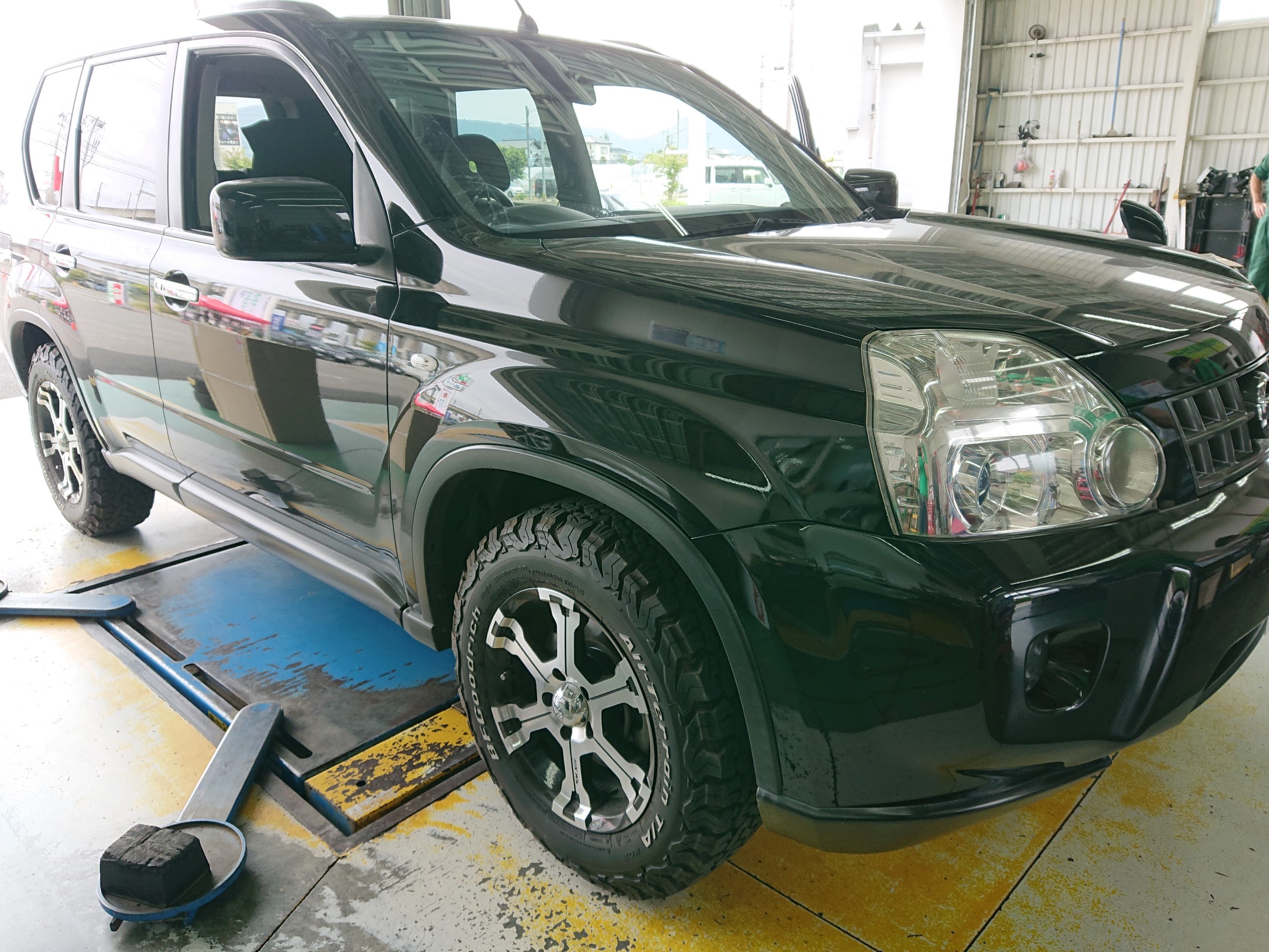エクストレイル 足回りリフレッシュです 日産 エクストレイル その他 パーツ取付 足回り関係取付 スタッフ日記 タイヤ館 一関 タイヤからはじまる トータルカーメンテナンス タイヤ館グループ