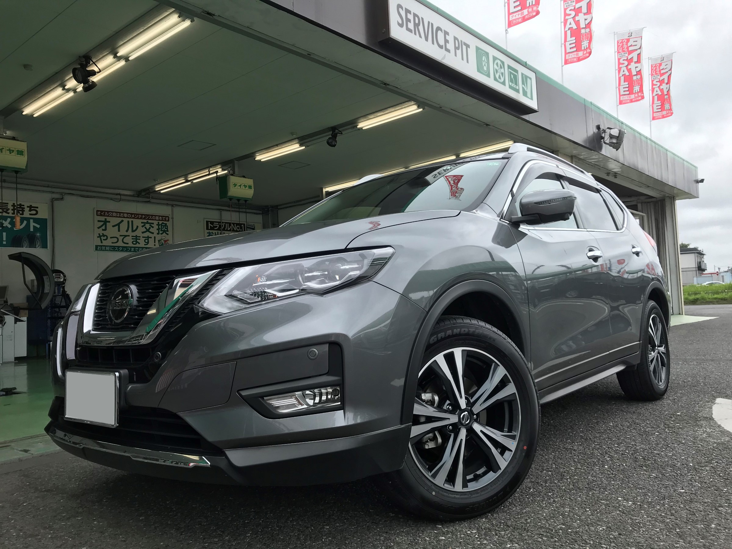 日産 エクストレイル Nt32 走行中でもテレビが見られる Tvキットのお取付けです 日産 エクストレイル Av ナビ機器 パーツ取付 各種用品取付 サービス事例 タイヤ館 土浦北インター 茨城県のタイヤ カー用品ショップ タイヤからはじまる トータルカー