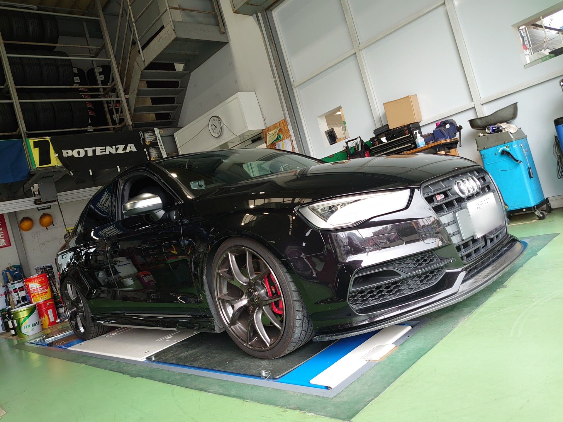 Audi S3 エンジン オイル交換しました アウディ S3 メンテナンス商品 オイル関連 エンジンオイル交換 技術サービス施工事例 タイヤ館 福岡東 タイヤからはじまる トータルカーメンテナンス タイヤ館グループ