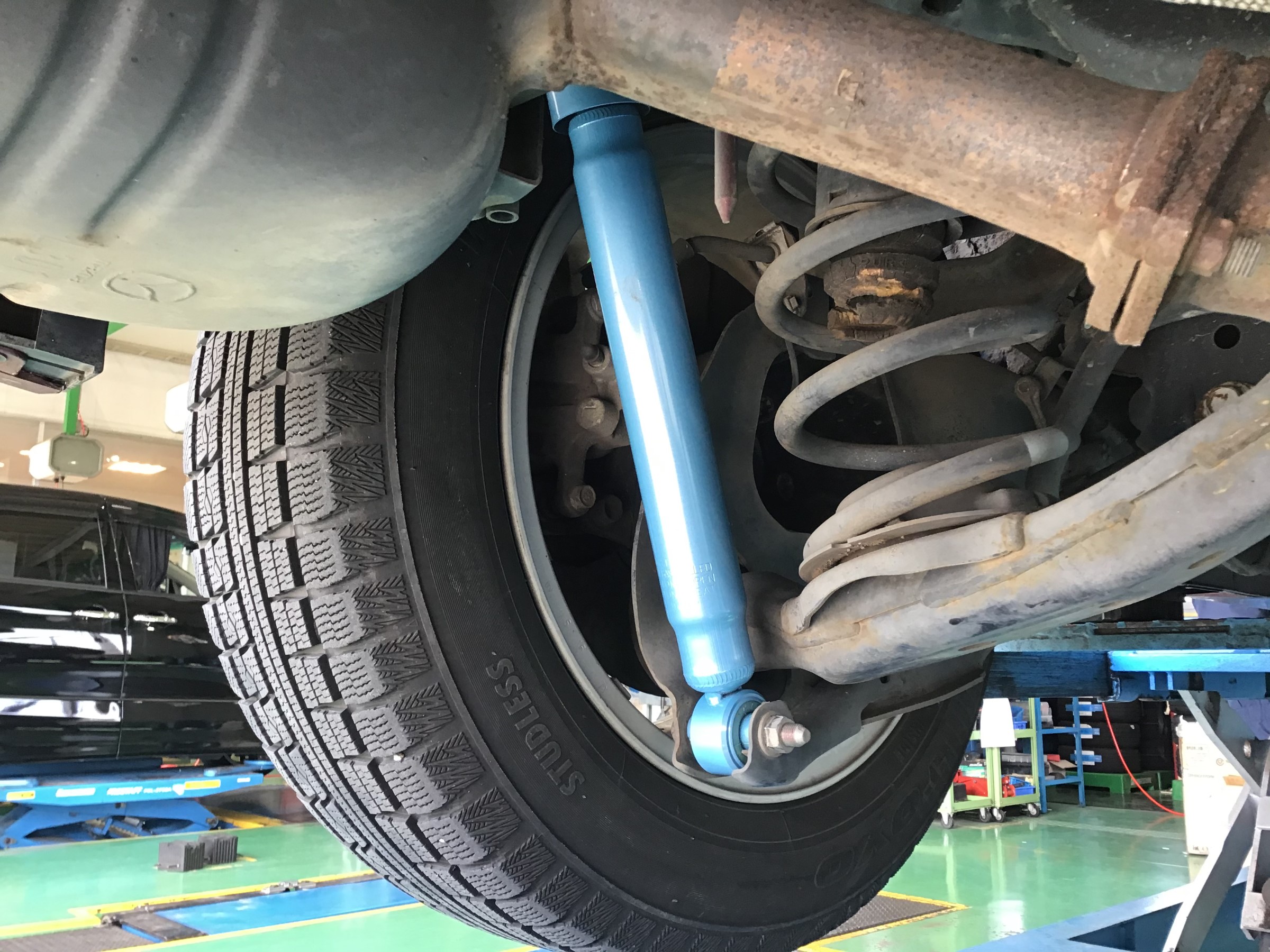 マツダ MPV(LY3P) KYBで足回りリフレッシュ | 店舗おススメ情報