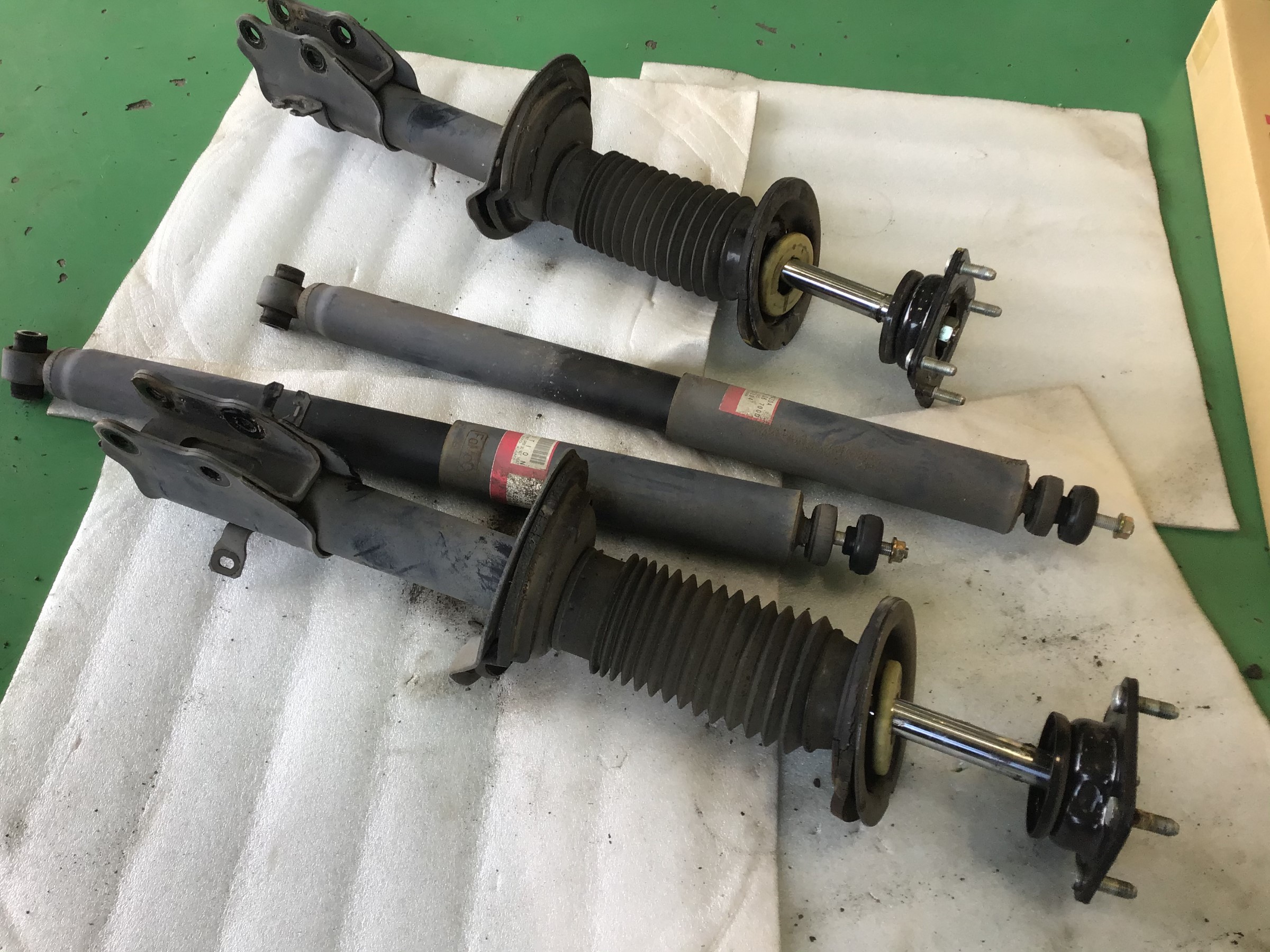 マツダ Mpv Ly3p Kybで足回りリフレッシュ マツダ Mpv その他 パーツ取付 サスペンション取付 サービス事例 タイヤ館 綾瀬 神奈川県のタイヤ カー用品ショップ タイヤからはじまる トータルカーメンテナンス タイヤ館グループ