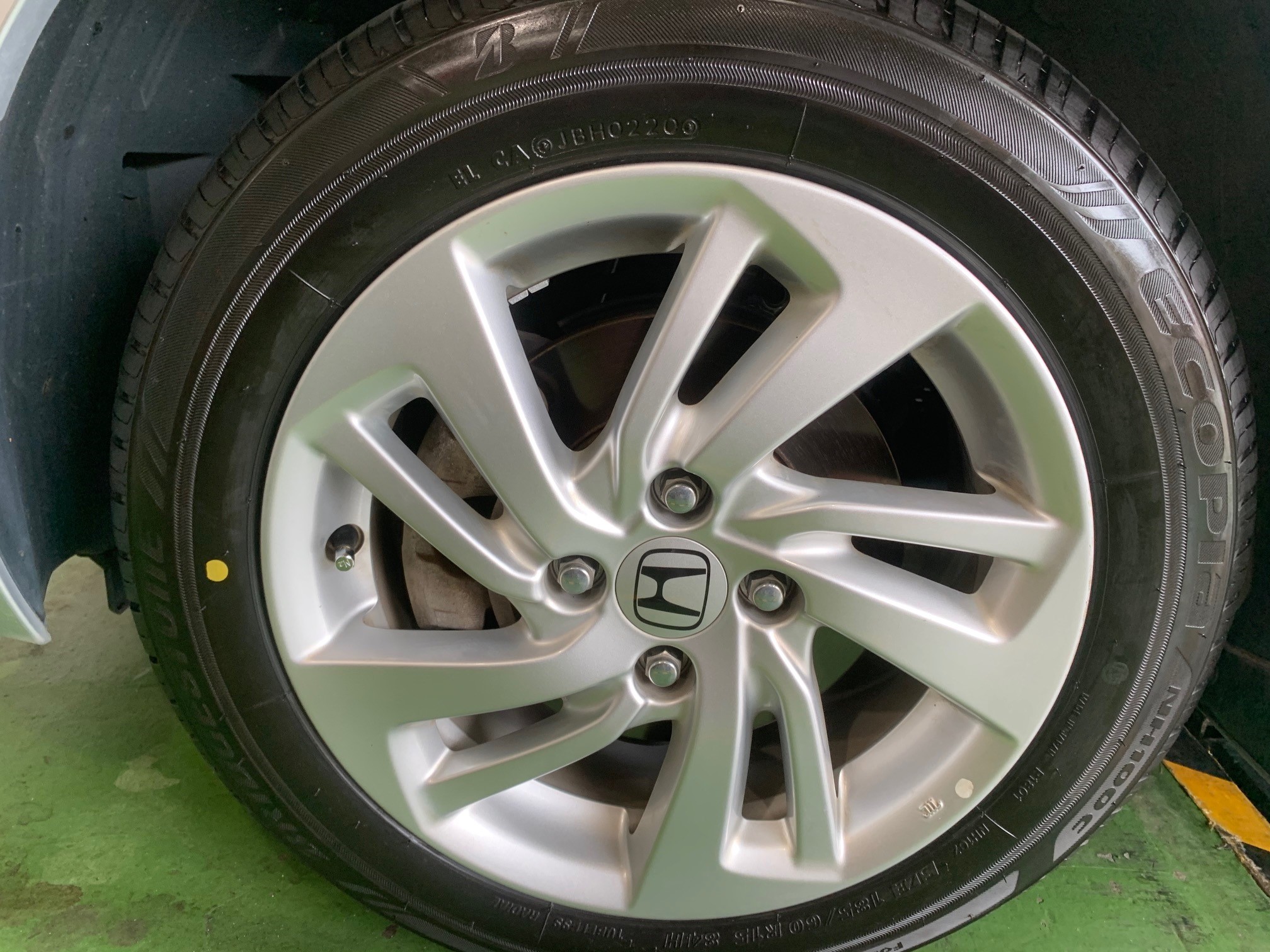 ホンダ フィット タイヤ交換 ホンダ フィット タイヤ