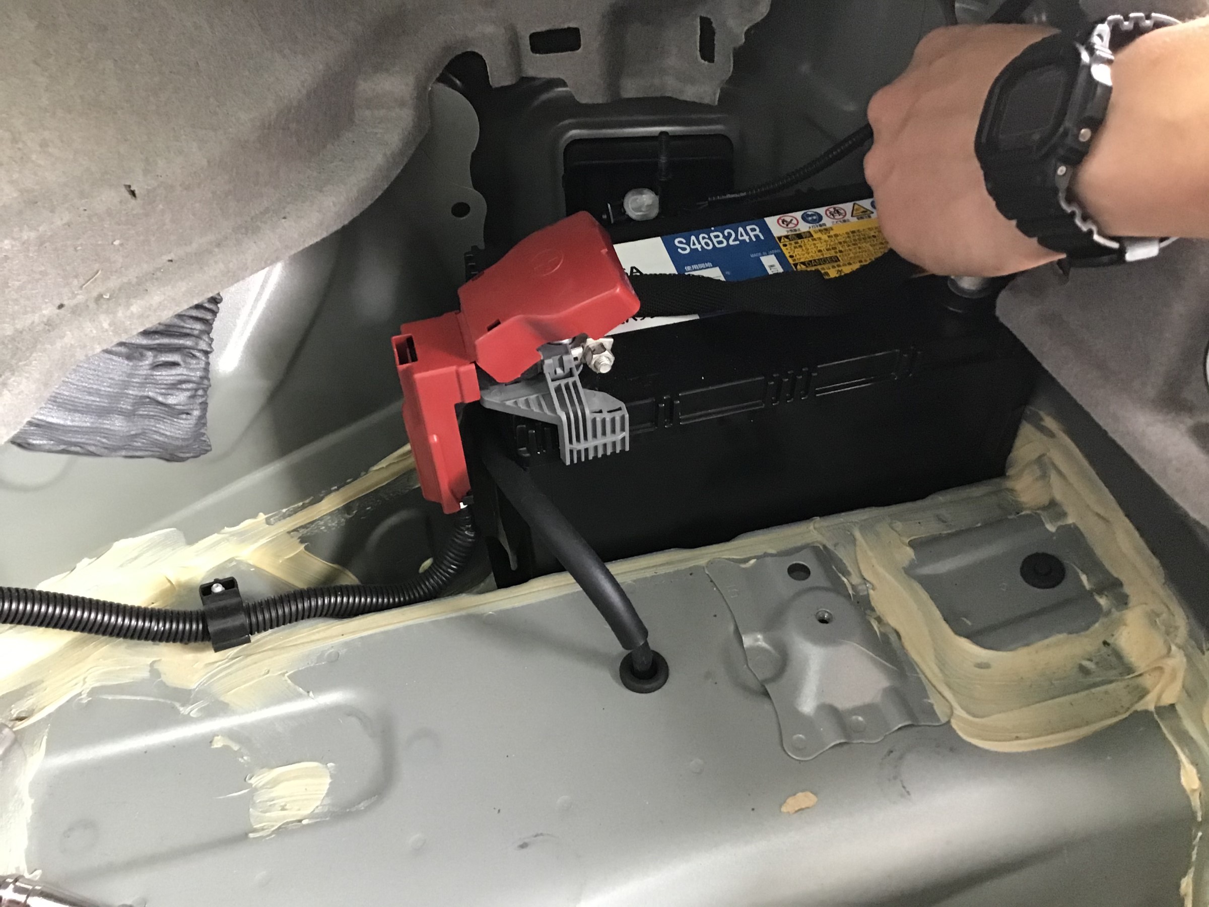 30 プリウス バッテリー交換 トヨタ プリウス メンテナンス商品 サービス事例 タイヤ館 都筑インター 神奈川県のタイヤ、カー用品ショップ タイヤからはじまる、トータルカー