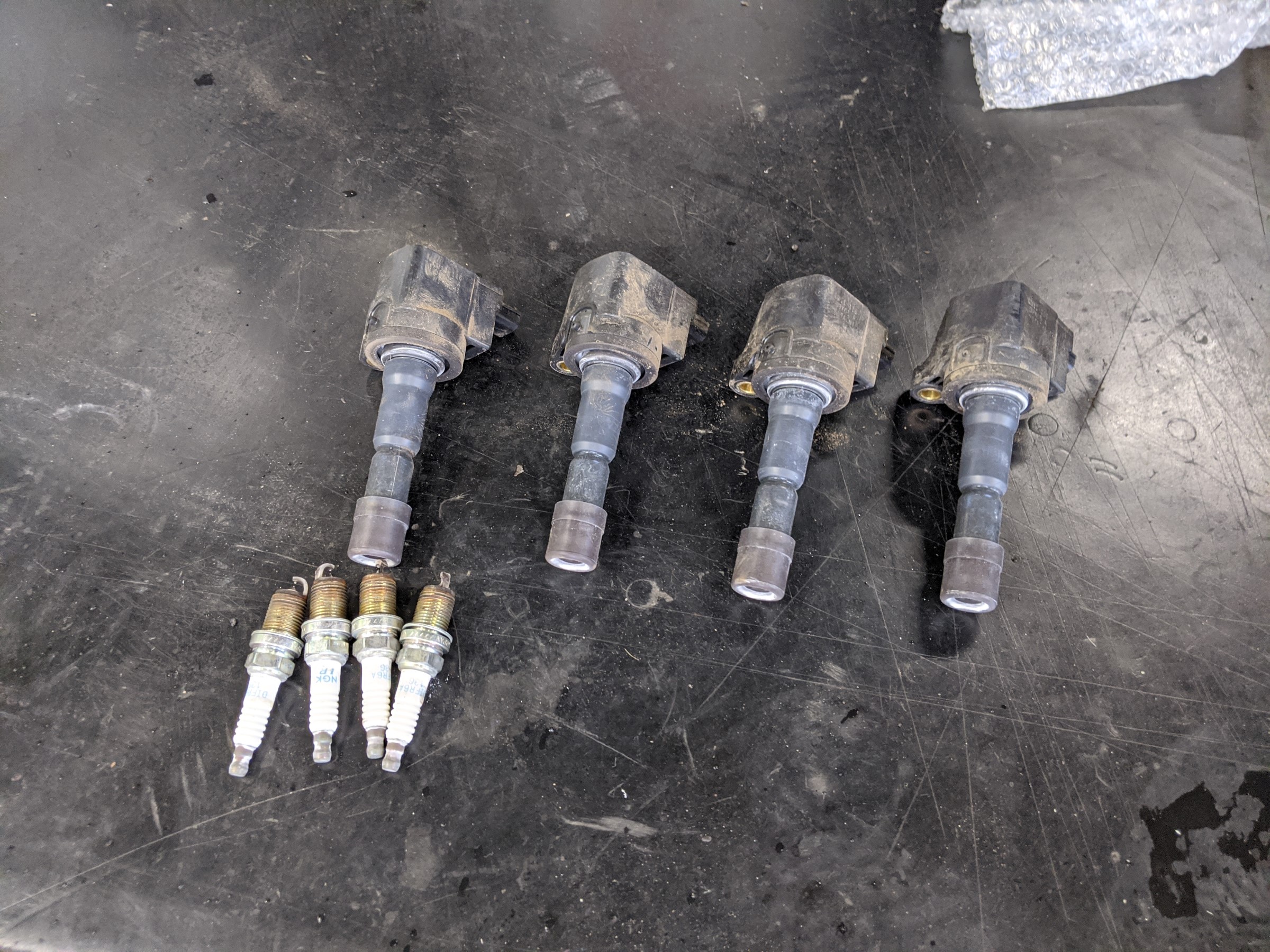 ホンダ フィット Ge6 スパークプラグ イグニッションコイル交換 ホンダ フィット メンテナンス商品 サービス事例 タイヤ館 うしく上柏田 茨城県のタイヤ カー用品ショップ タイヤからはじまる トータルカーメンテナンス タイヤ館グループ