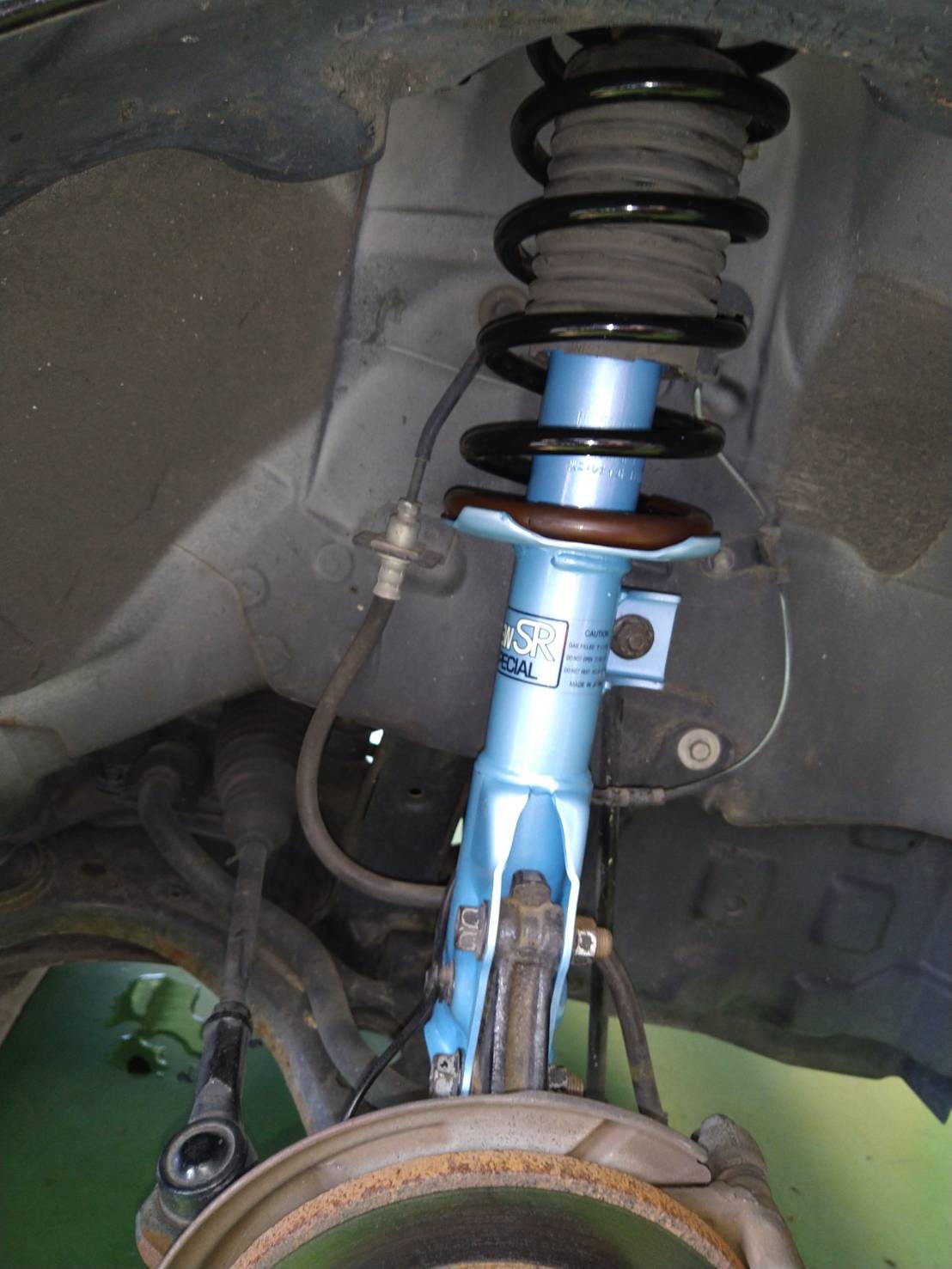 ムーヴ La100s ショック交換 その2 ダイハツ ムーヴ その他 パーツ取付 足回り関係取付 サービス事例 タイヤ館 次郎丸 タイヤからはじまる トータルカーメンテナンス タイヤ館グループ