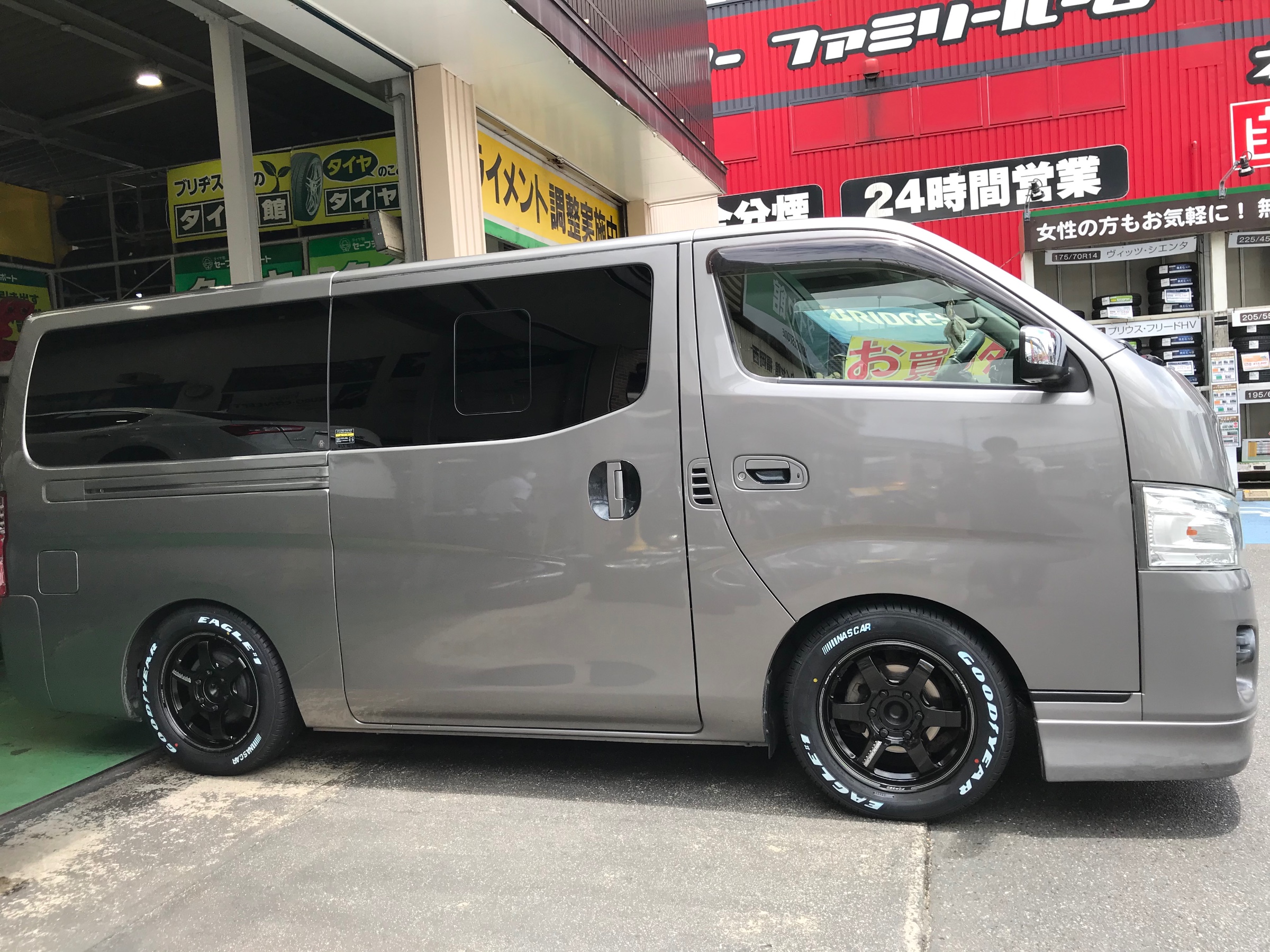 日産 キャラバン アルミホイール取り付け 取り付け 施工事例集 タイヤ館 福岡西 タイヤからはじまる トータルカーメンテナンス タイヤ館グループ