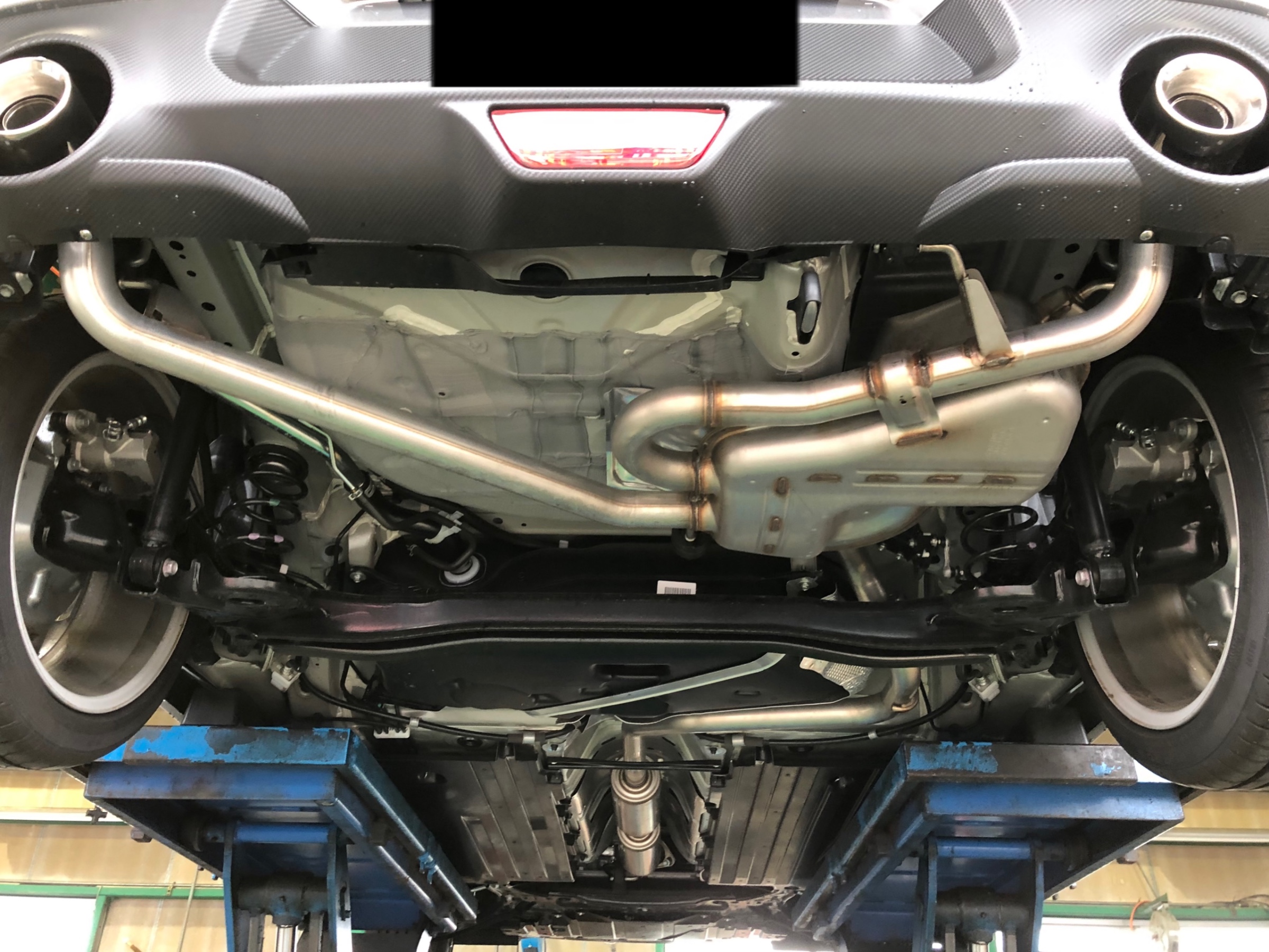 Zc33s スイフトスポーツマフラー交換 スズキ スイフト スポーツ パーツ取付 各種用品取付 サービス事例 タイヤ館 加古川中央 兵庫県のタイヤ カー用品ショップ タイヤからはじまる トータルカーメンテナンス タイヤ館グループ