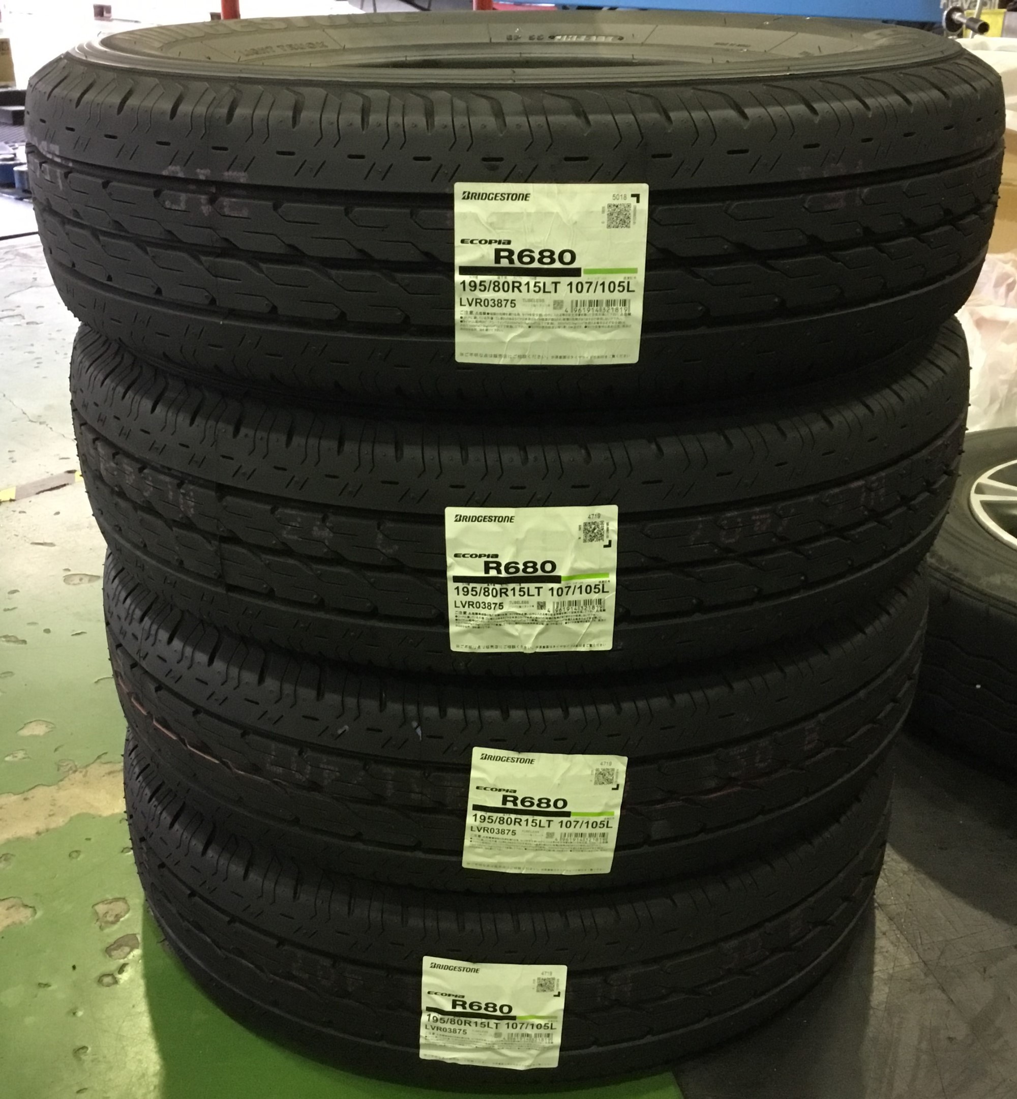 【タイヤ交換 R680】 トヨタ ハイエース 200系 | 店舗おススメ情報 | タイヤ館 岡崎