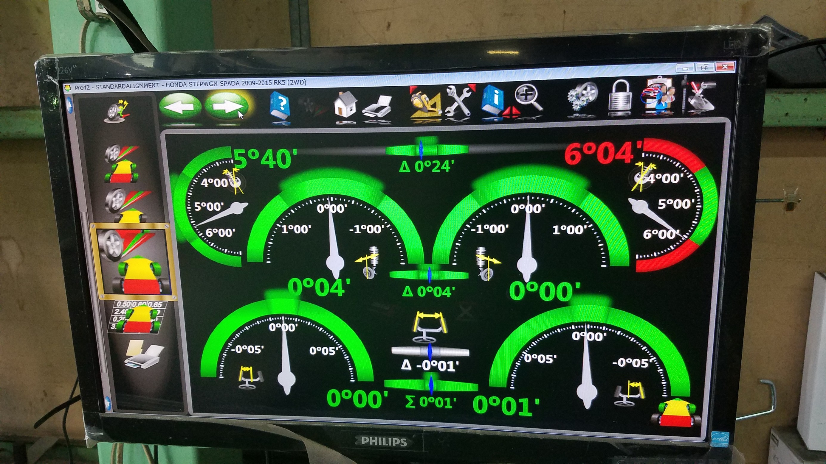 ステップワゴン Rk5 アライメント調整 ホンダ ステップワゴン サービス事例 タイヤ館 太宰府 タイヤからはじまる トータルカーメンテナンス タイヤ館グループ