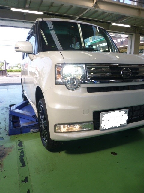 ダイハツ L575s ムーヴ コンテ フォグランプ交換 サービス事例 タイヤ館 阿見 茨城県のタイヤ カー用品ショップ タイヤからはじまる トータルカーメンテナンス タイヤ館グループ