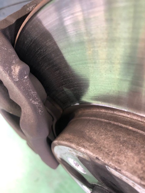 BMW F45 218ｄ 前後ﾌﾞﾚｰｷﾊﾟｯﾄﾞ交換 | BMW 2シリーズ | サービス事例 | タイヤ館 多摩境 |  タイヤからはじまる、トータルカーメンテナンス タイヤ館グループ