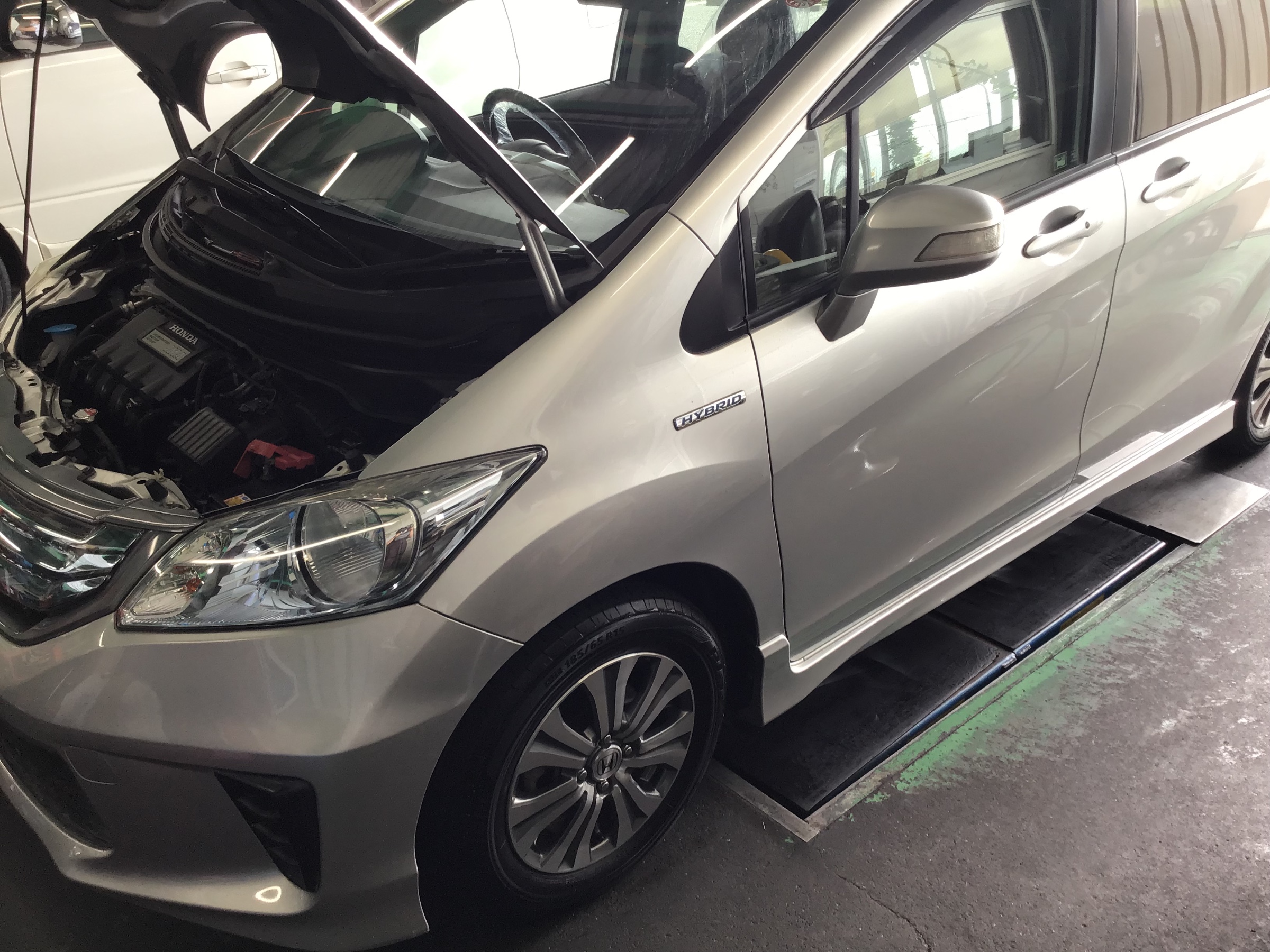 ホンダ Gp型フリードハイブリッド バッテリー交換 ホンダ フリード 作業事例 タイヤ館 四街道 千葉県のタイヤ カー用品ショップ タイヤからはじまる トータルカーメンテナンス タイヤ館グループ
