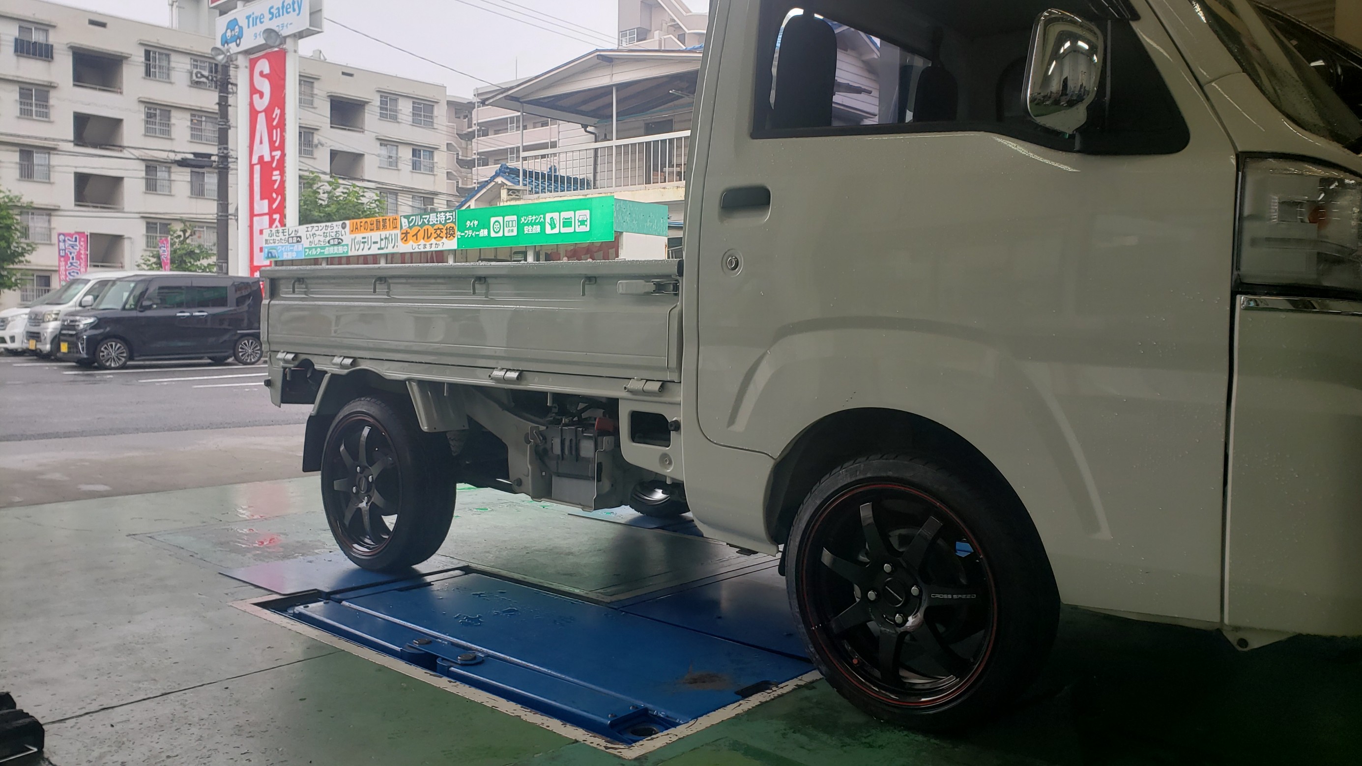 上品な カスタムエディション 軽四 軽トラ 165/55R15 タイヤ/ホイール