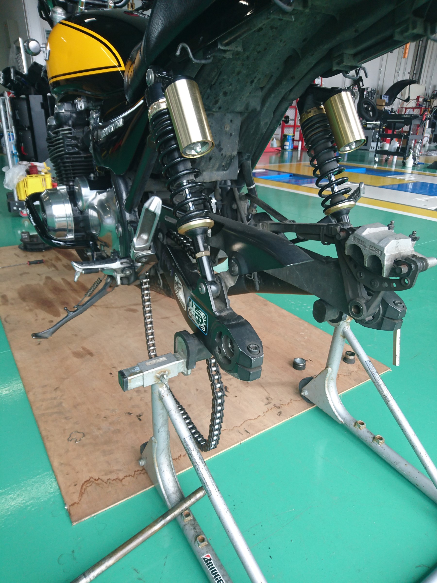 バイクタイヤ交換 ＃チューブレスバルブ交換 ゼファー750 ナナハン