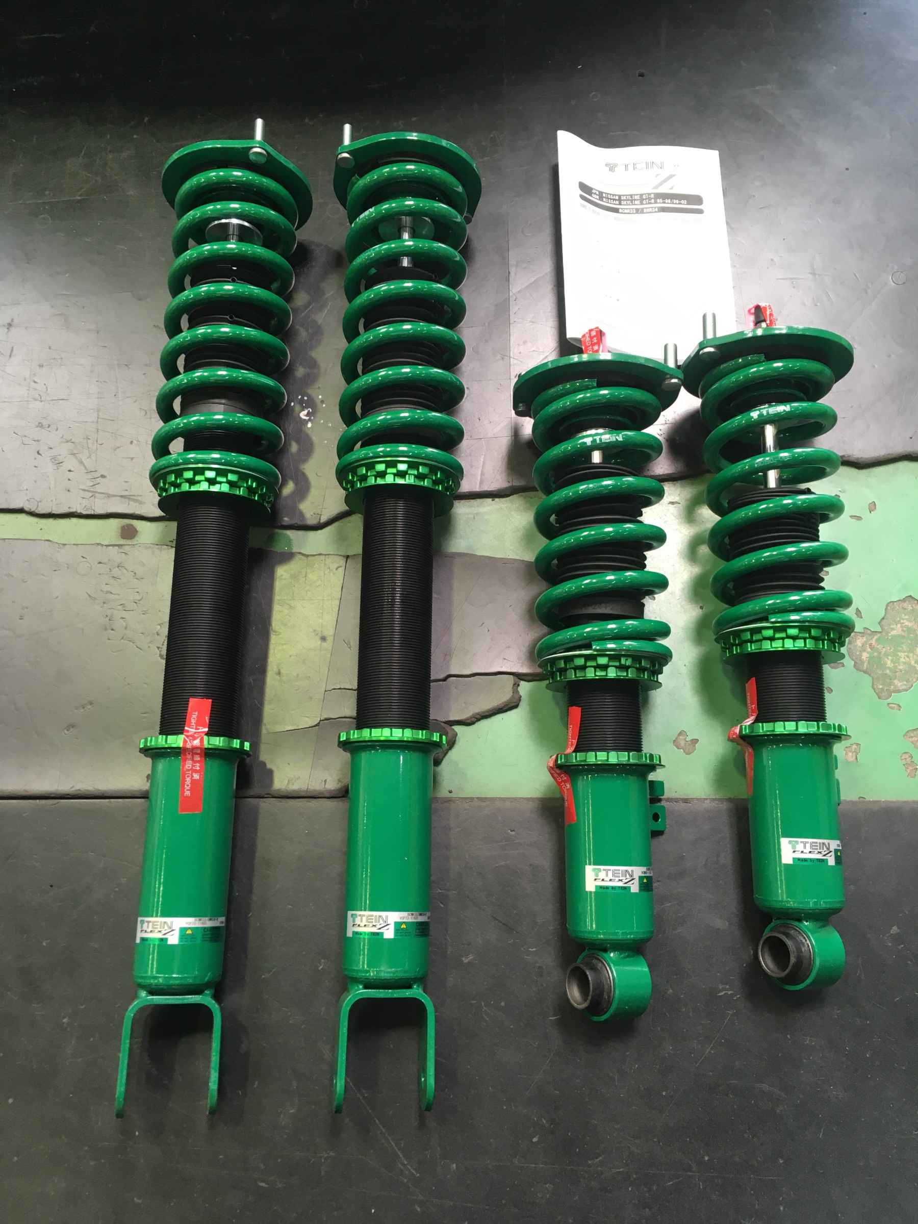 ニッサン スカイラインｒ３４ｇｔｒ 足回り交換 日産 スカイラインgt R その他 パーツ取付 各種用品取付 サービス事例 タイヤ館 太宰府 タイヤからはじまる トータルカーメンテナンス タイヤ館グループ