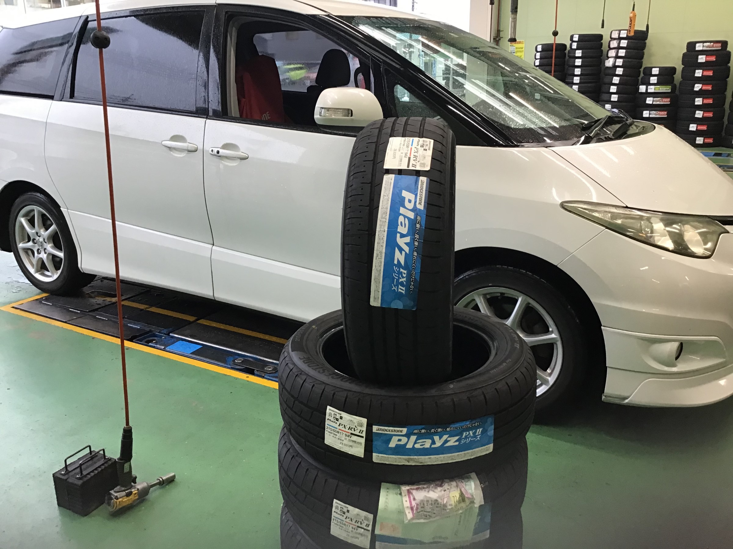 トヨタ エスティマ 夏タイヤ交換 トヨタ エスティマ タイヤ タイヤ ホイール関連 ブリヂストン セイバーリング デイトンタイヤ を取扱い 窒素ガス交換 チューブレスゴムバルブ交換 アライメント調整 インチまで それ以上のサイズは 問い合わせてください
