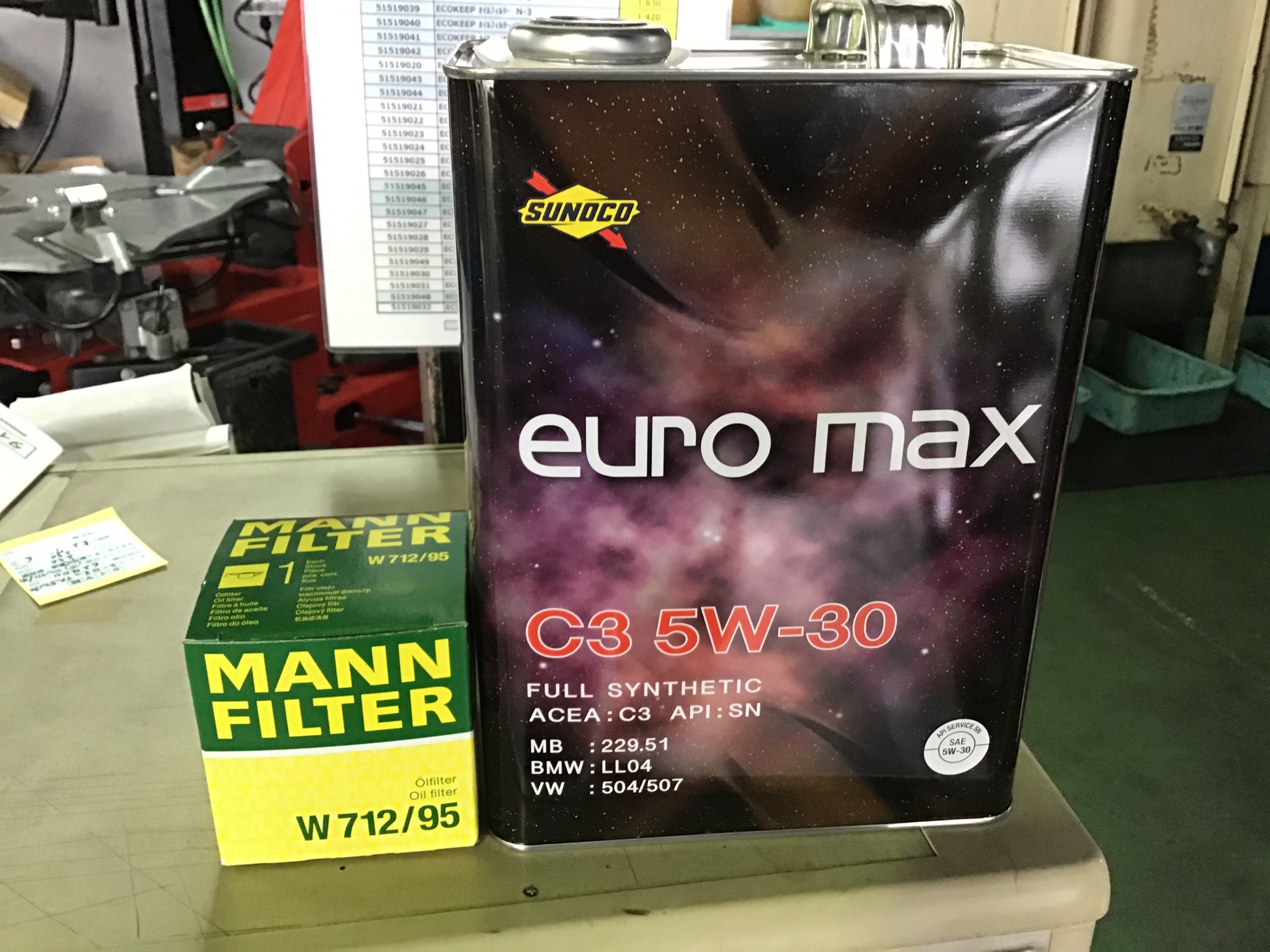 ゴルフのオイル交換 フォルクスワーゲン メンテナンス商品 オイル関連 エンジンオイル交換 サービス事例 タイヤ館 福山 タイヤからはじまる トータルカーメンテナンス タイヤ館グループ