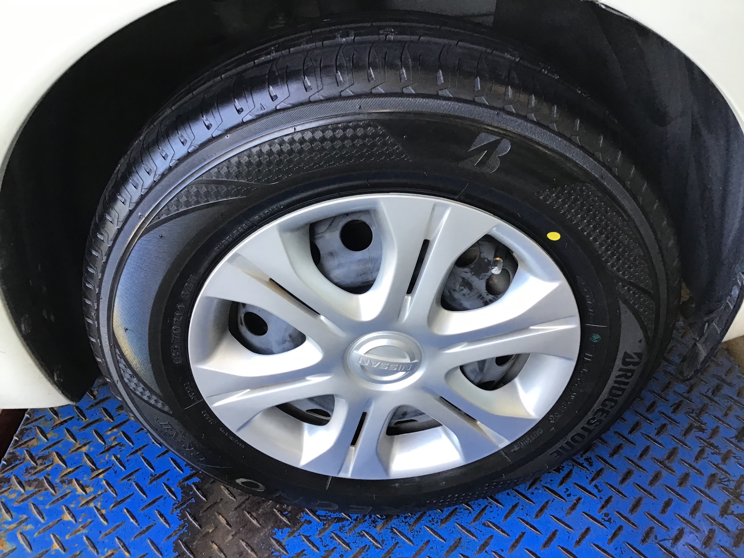 ノート タイヤ交換 エンジンオイル交換 日産 ノート サービス事例 タイヤ館 勝田台 千葉県のタイヤ カー用品ショップ タイヤからはじまる トータルカーメンテナンス タイヤ館グループ