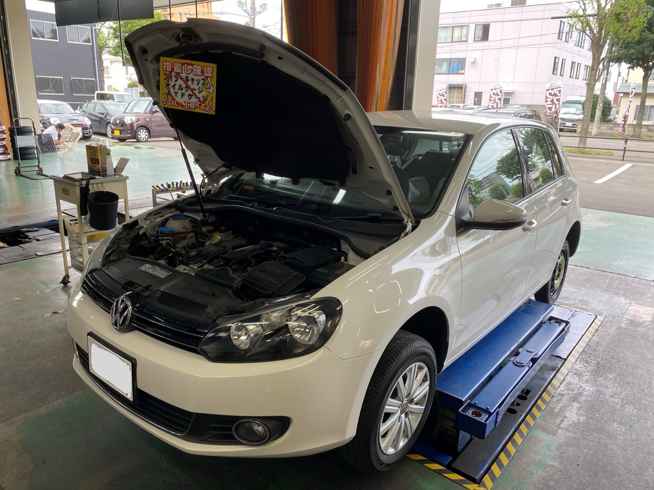 フォルクスワーゲン ゴルフ6のメンテナンス(*ﾟ▽ﾟ)ﾉ | フォルクスワーゲン ゴルフ6 GTI メンテナンス商品 オイル関連 > エンジンオイル交換  | サービス事例 | タイヤ館 桑園 | タイヤからはじまる、トータルカーメンテナンス タイヤ館グループ