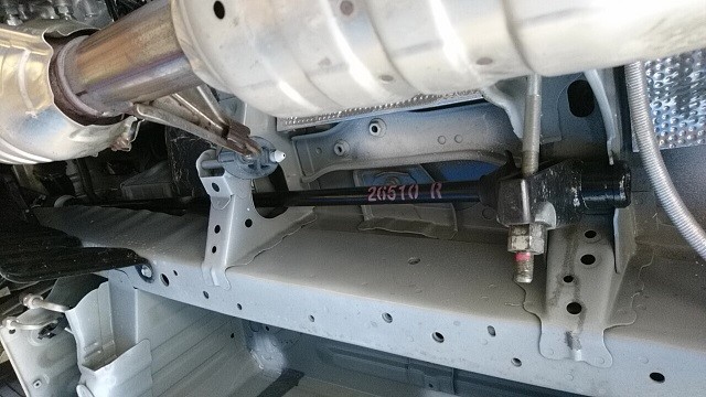 200系ハイエース トーションバー交換（前編） | サービス事例 | タイヤ